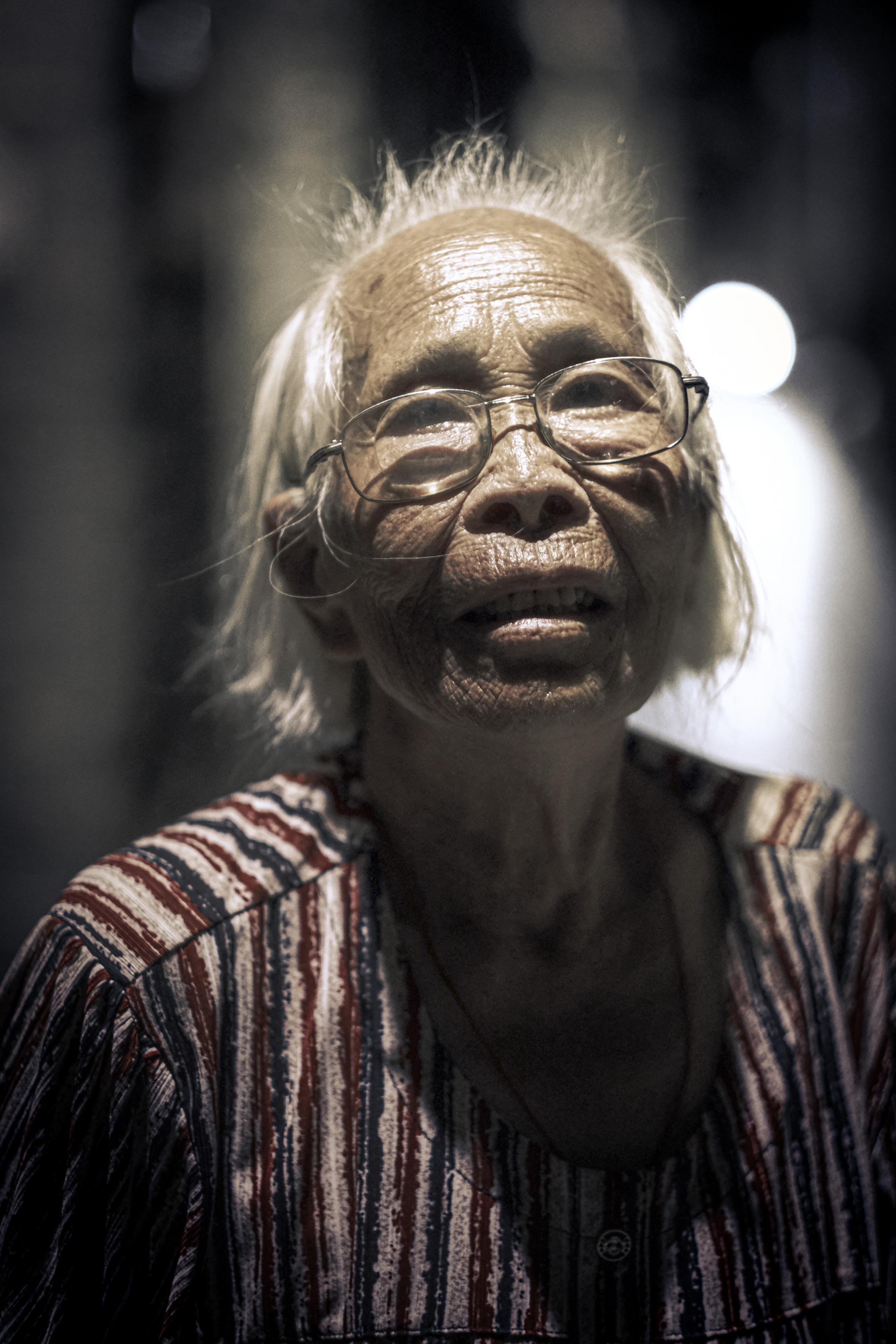 Old Woman | Street Photography | Jiangmen Street Photos | China Street Photography | Chinatown | Camera: FUJIFILM X-Pro3 56mm F1.2 | Location: 江门市启明里