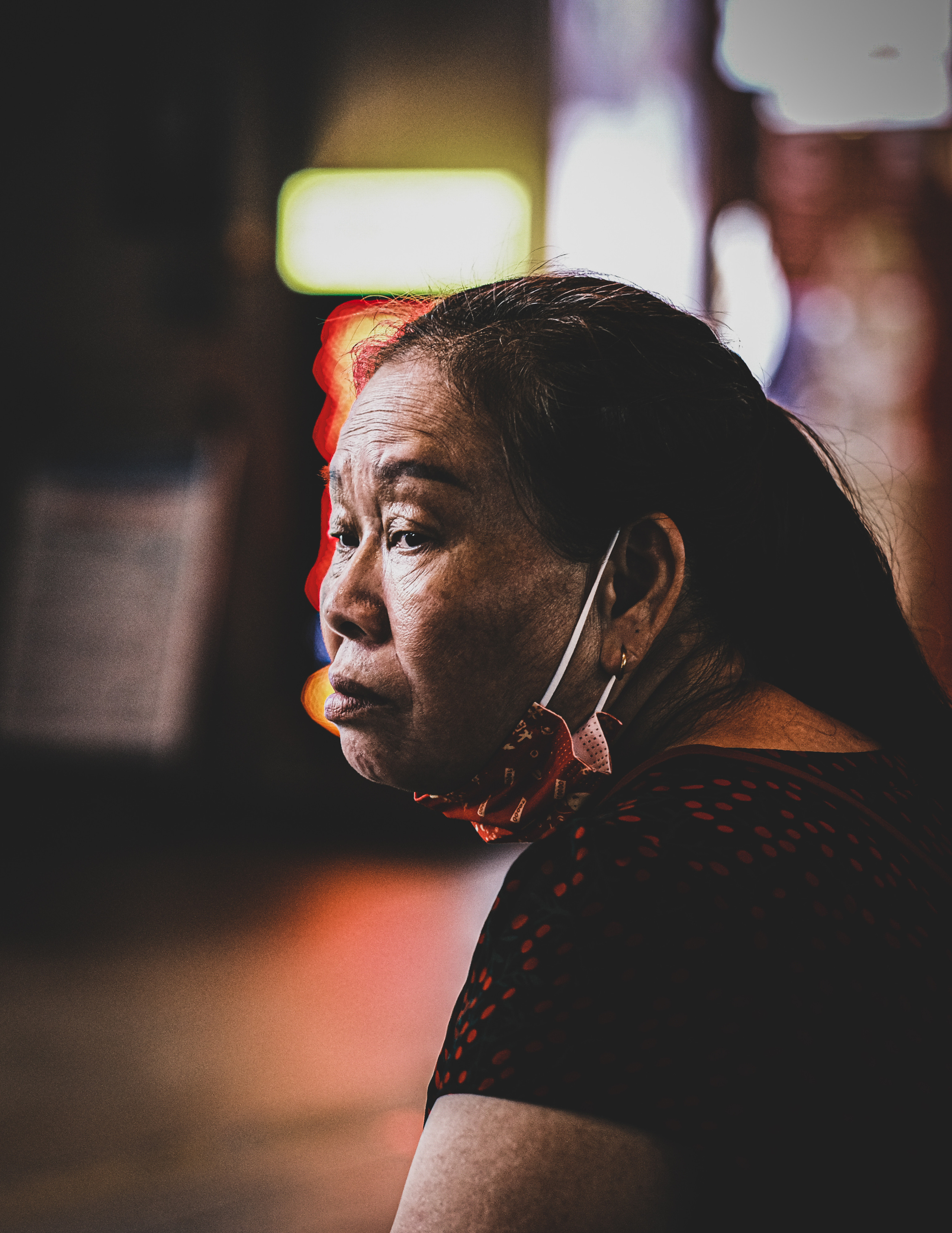 Chinese Woman Portrait | Street photography in Shenzhen | Night Photography | Night street photography | Shenzhen | China | 中国女人肖像 | 高分辨率照片| 深圳街头摄影 | 夜间摄影 | 夜街摄影| 深圳 | 中国