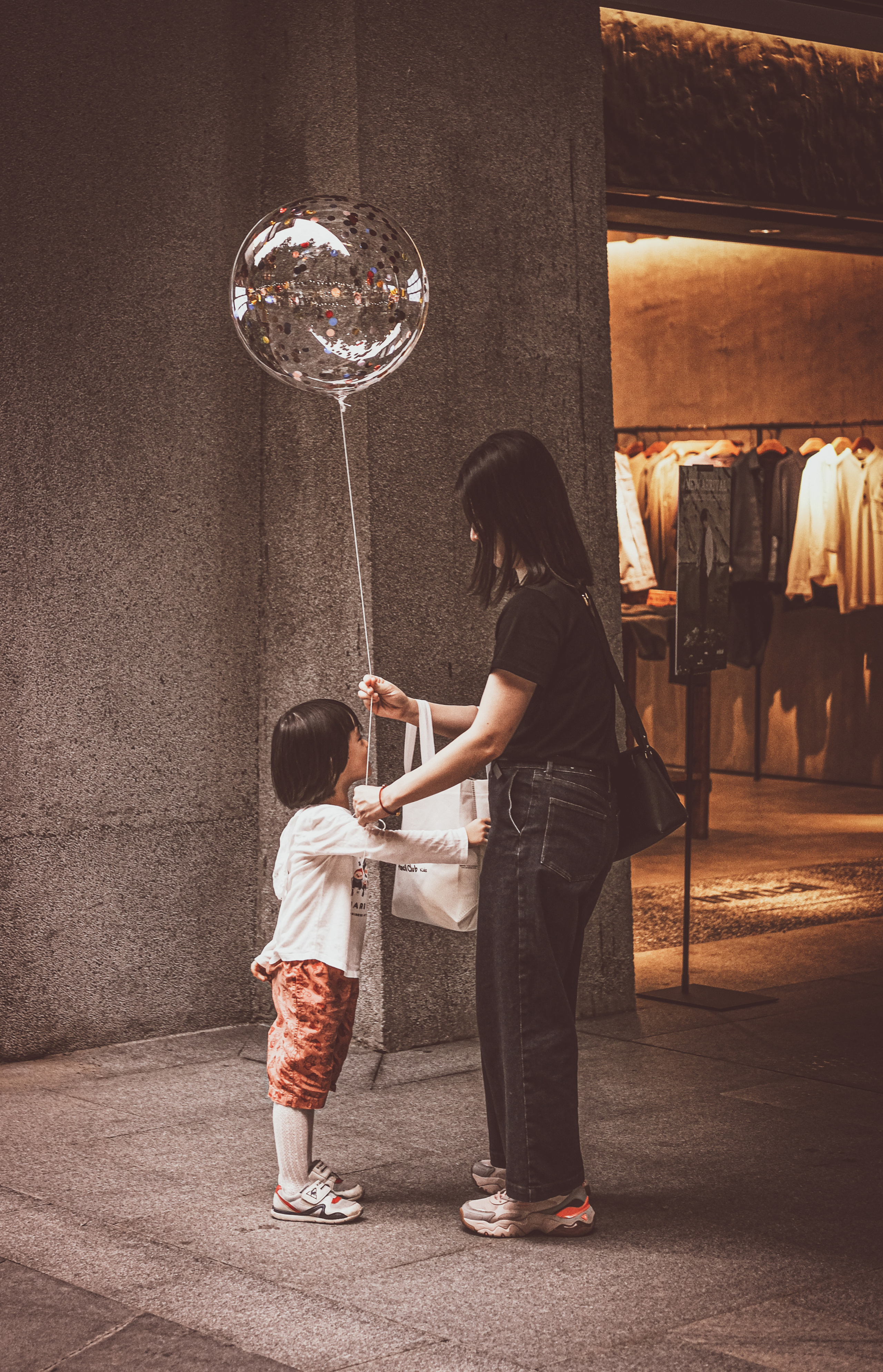 Gift | GuangZhou City | China | Street Photography China 🇨🇳 