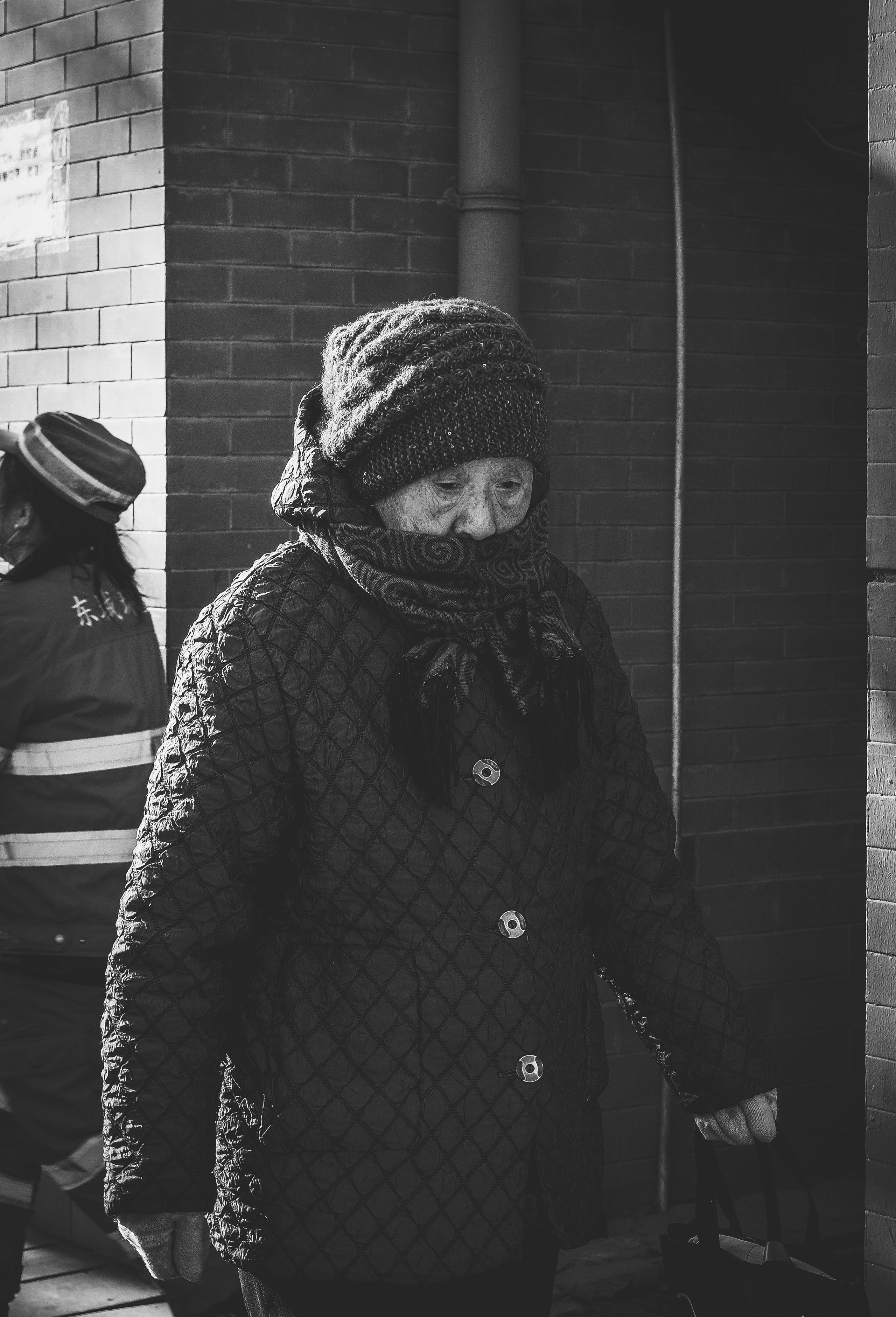 Old Woman on the Street | Beijing Street's | Beijing in Black and White Photography | Camera: FUJIFILM X-Pro3 35mm F2.0