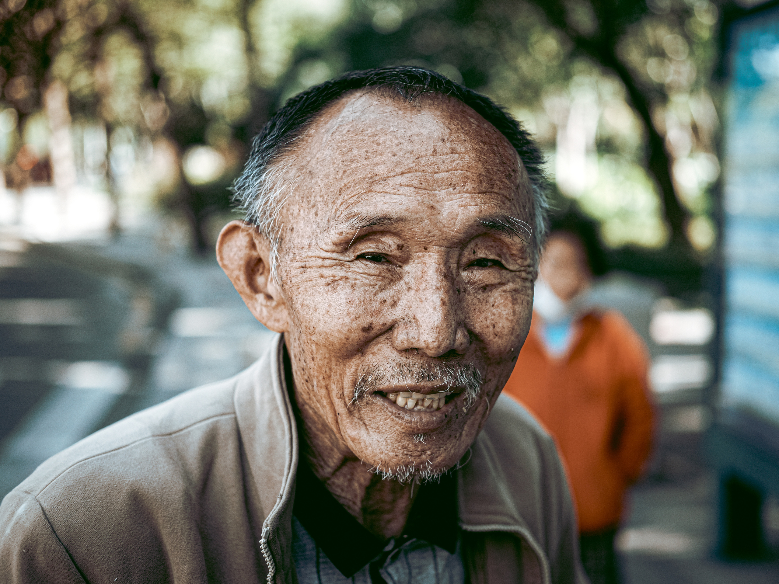 Old man portrait | Street Photography China | Street photography in Shenzhen | China | Camera: FUJIFILM X-Pro3 56mm F1.2 | Date: 20 November 2021