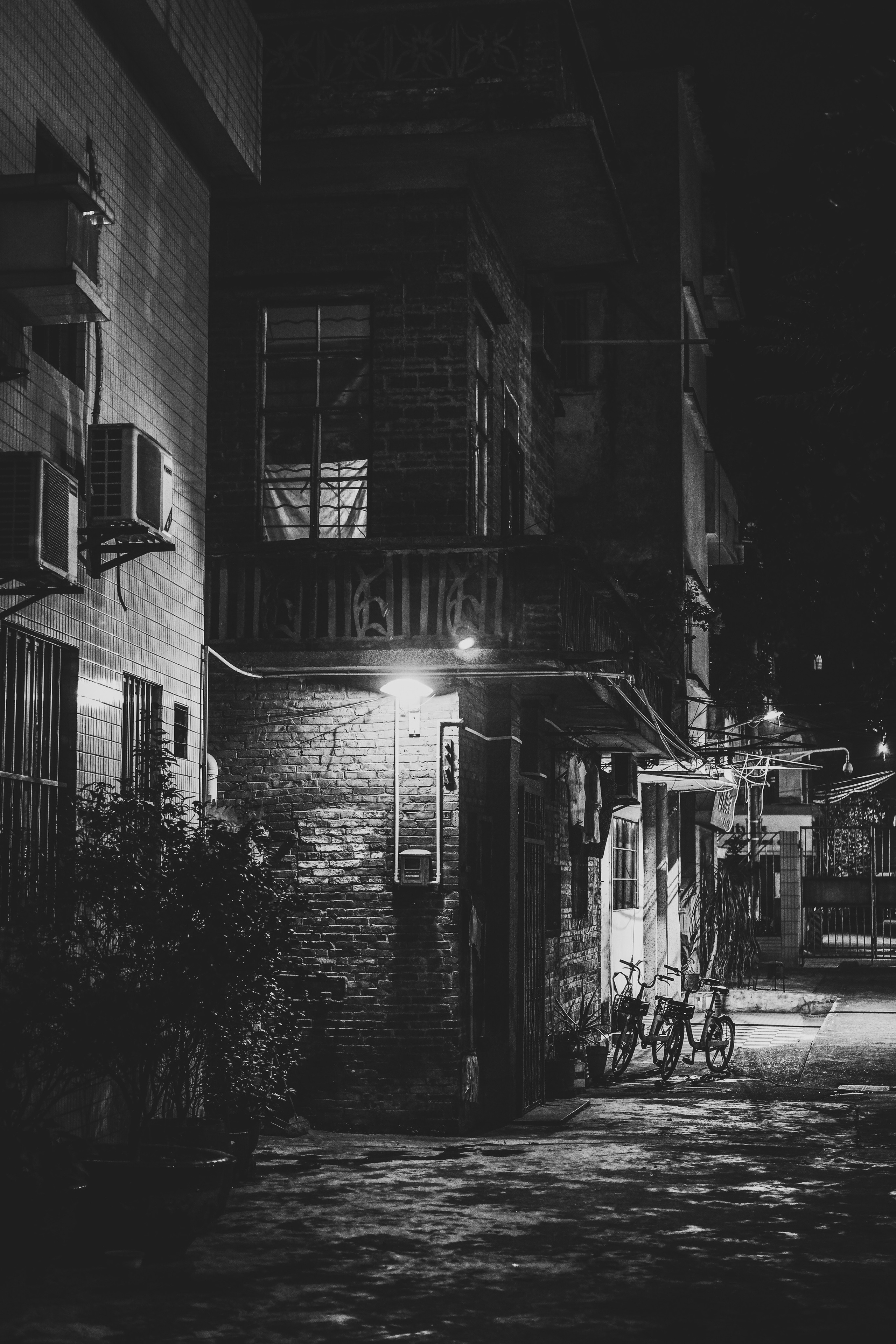 Shantou City | At Night in Black & White Photography | China | Camera: FUJIFILM X-Pro3 35mm F2.0