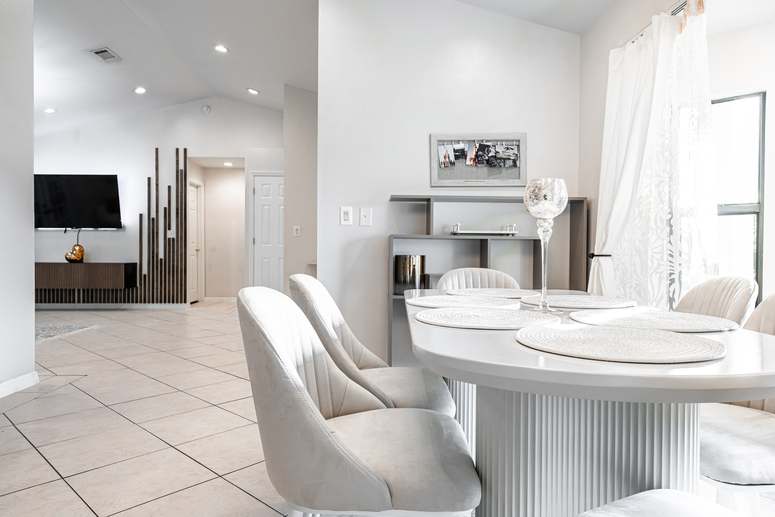 The house is for Rent AirBNB: https://ru.airbnb.com/rooms/1023445326769536774?_set_bev_on_new_domain=1702356155_MDFhNDI0ZDdjMDhj&source_impression_id=p3_1702356155_K3LTjNJeF83QUyI0