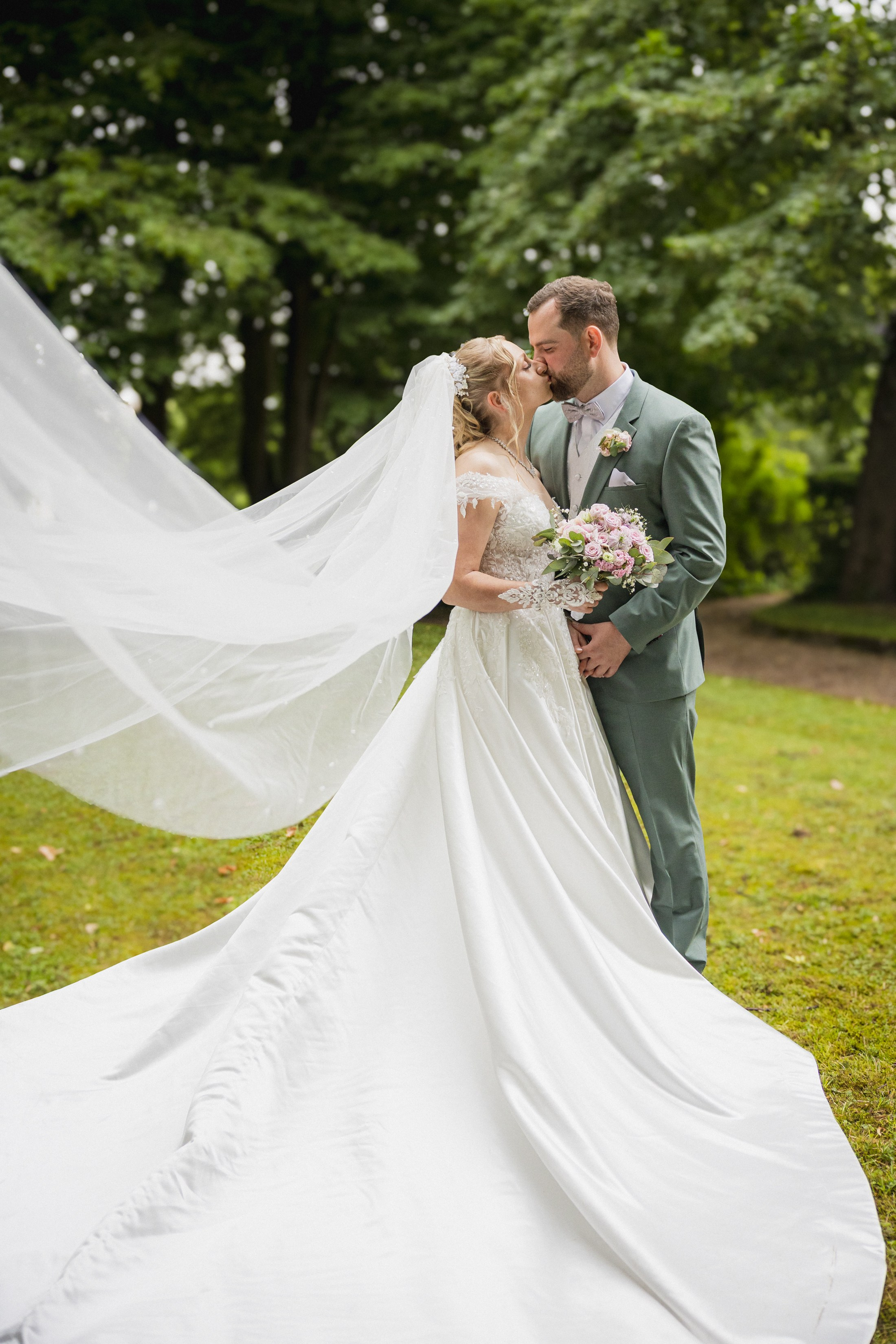 Hochzeit im Schloss Detmold – Kreatives Hochzeit Fotoshooting & Emotionale Hochzeitsreportagen!. Hochzeitsfotografin in Gütersloh | Authentische Hochzeitsreportagen | TK Photographie