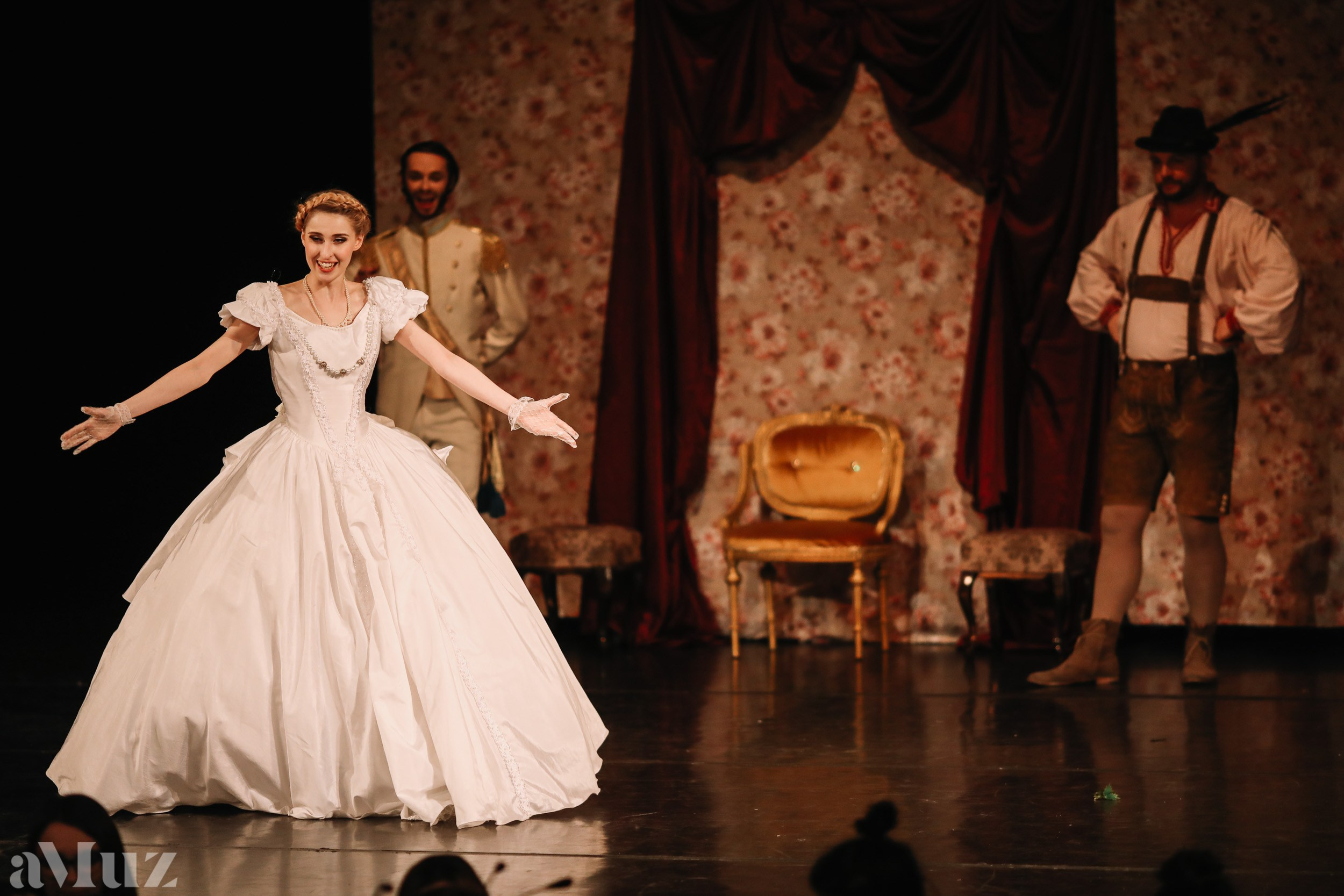 Opera Łąkowa. Fotograf Ślubny Warszawa - Sesje Biznesowe Rodzinne Eventy