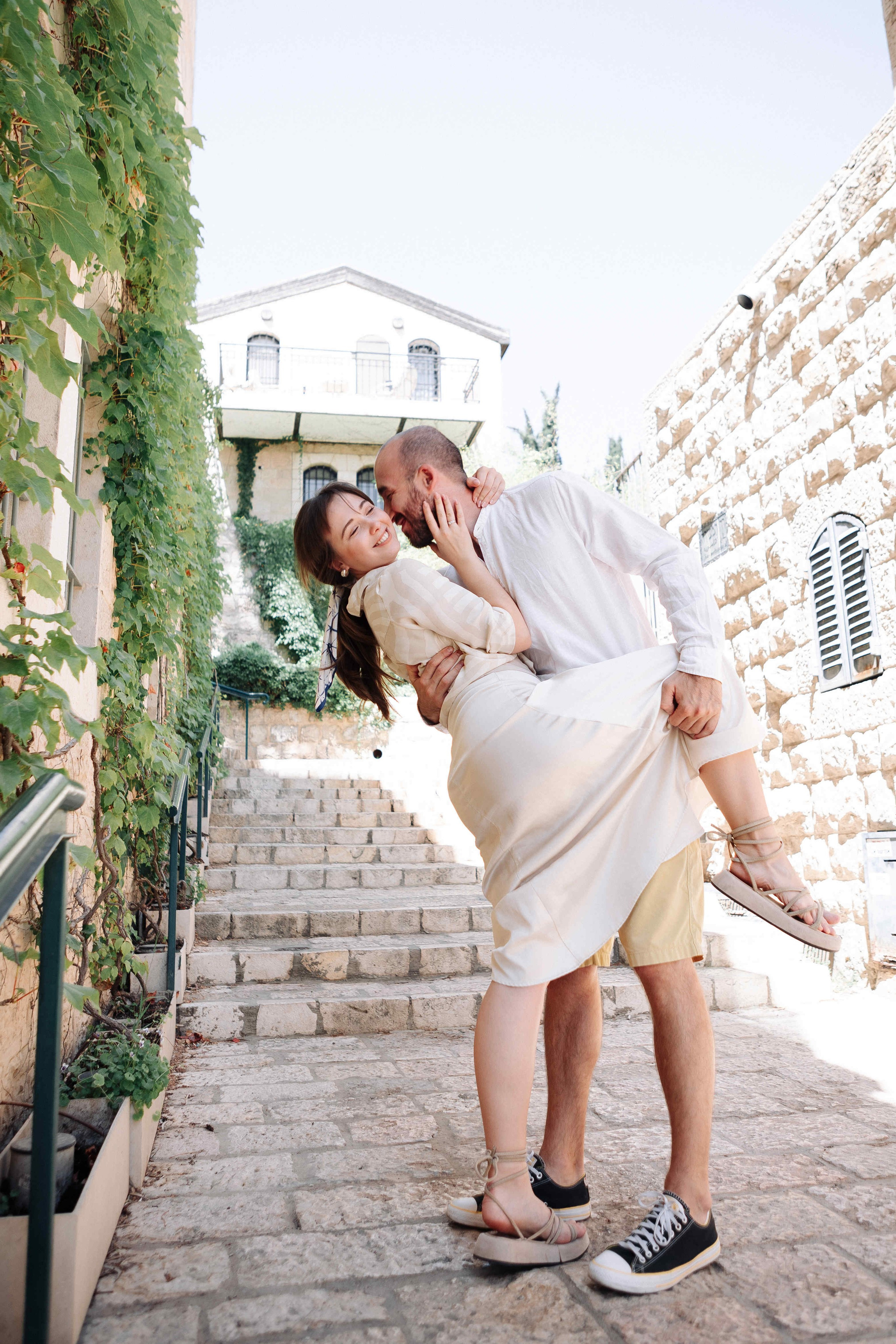 A MONTH AFTER THE WEDDING (morning). PHOTOGRAPHER IN ISRAEL