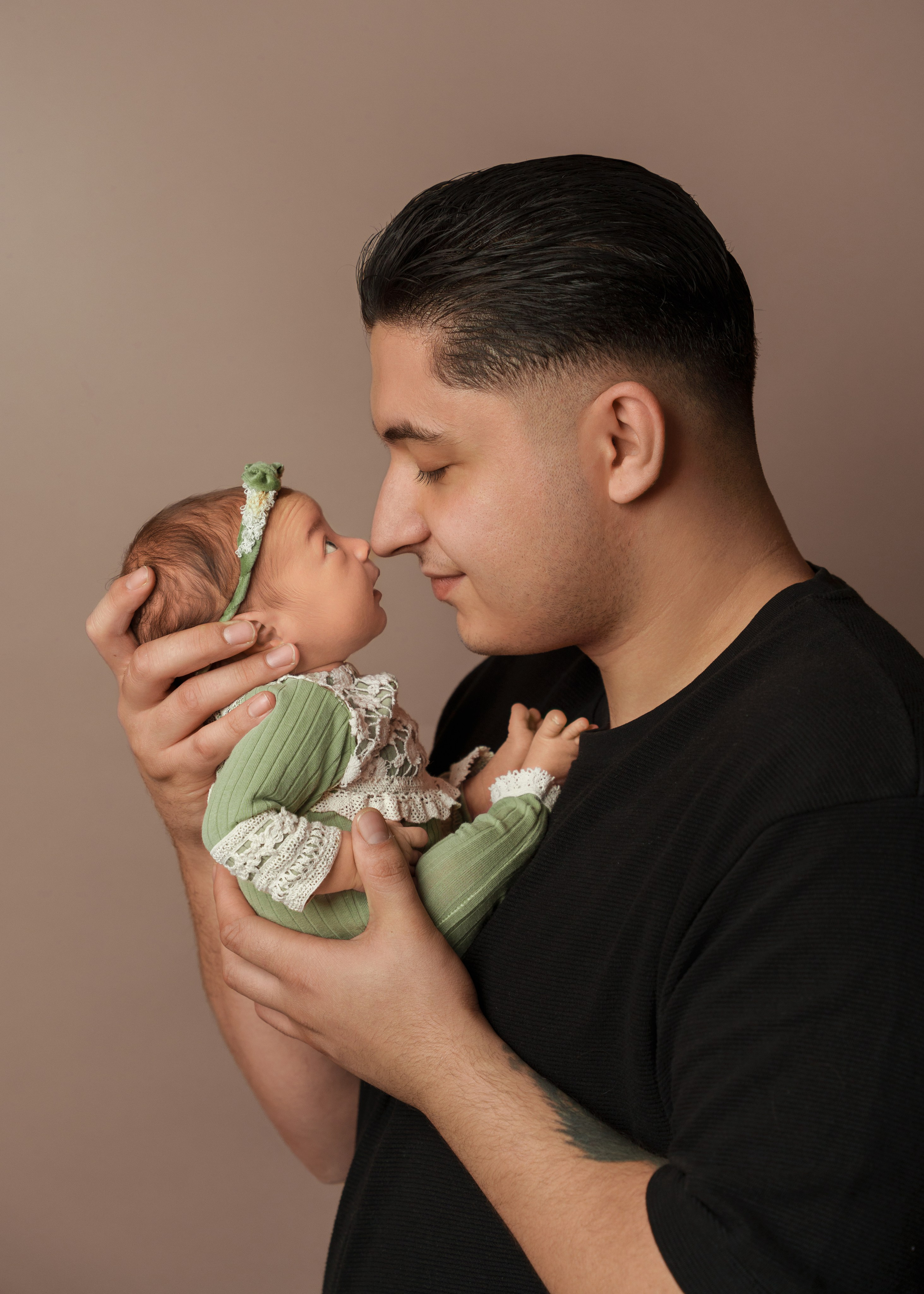 NEWBORN FOTOSHOOTING. Anna, Fotografin aus Wien, Österreich. Ich fotografiere in folgenden Genres: Babybauch-, Familien-, Mode- und Weihnachtsfotografie