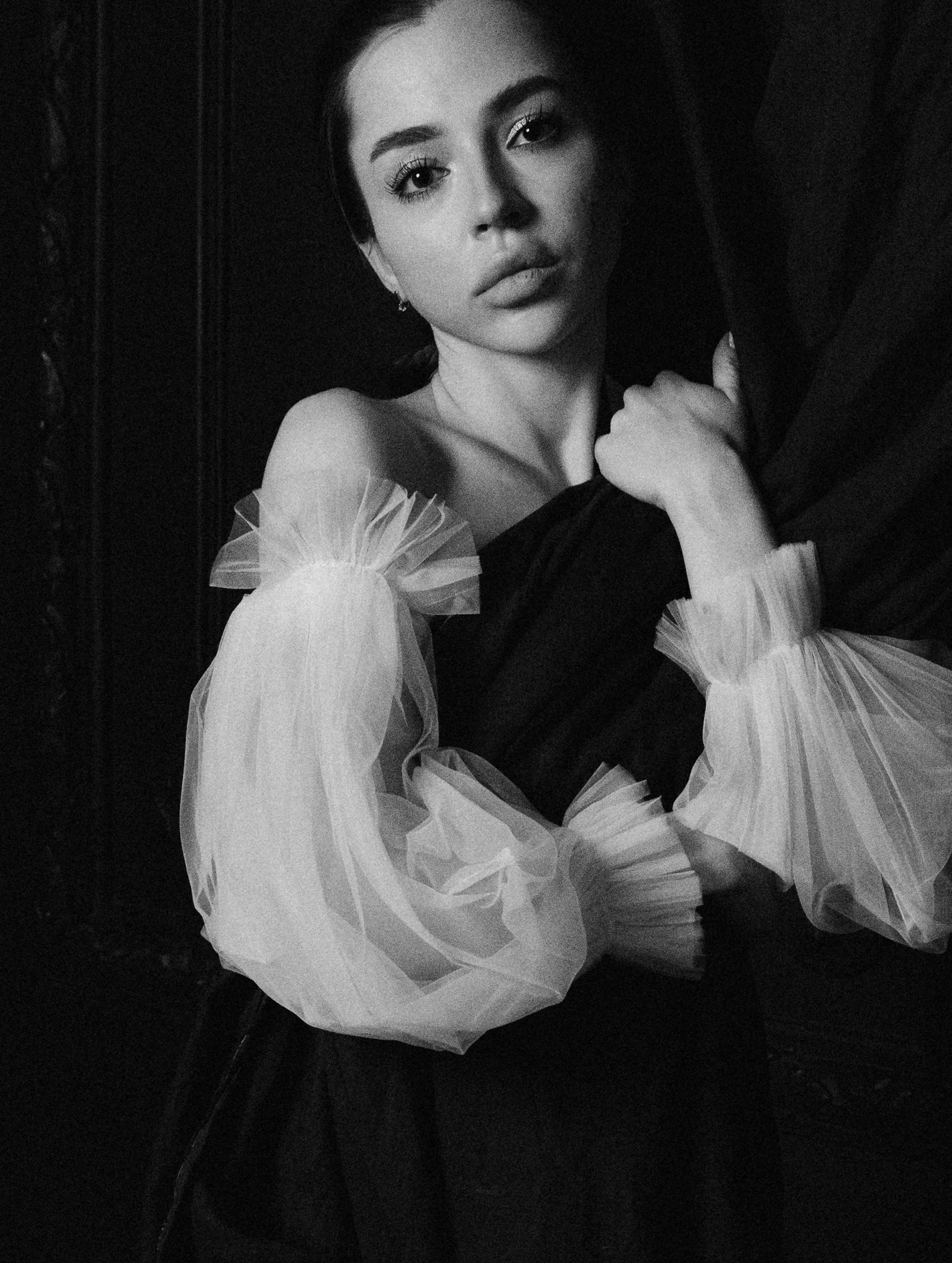 Grey room. Portrait photographer in Europe. Aurora Balear in Balearic Islands, woman portrait photographer. Work in Spain