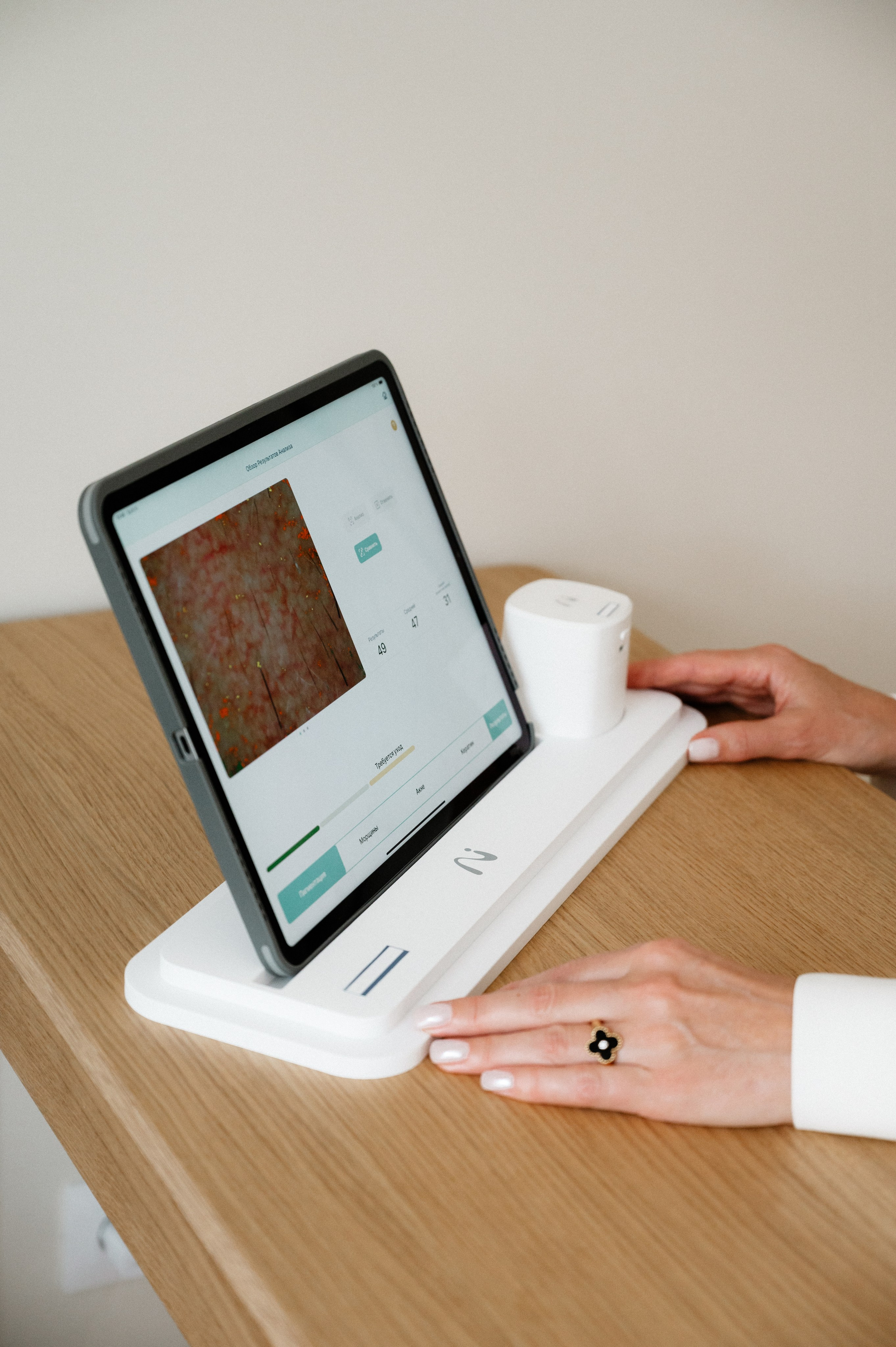 Beauty by Vovk cosmetologist in Prague. ANNA-MARIA PHOTO CONTENT CREATOR — фотограф, естет, художник і візуальний експерт Instagram у Празі