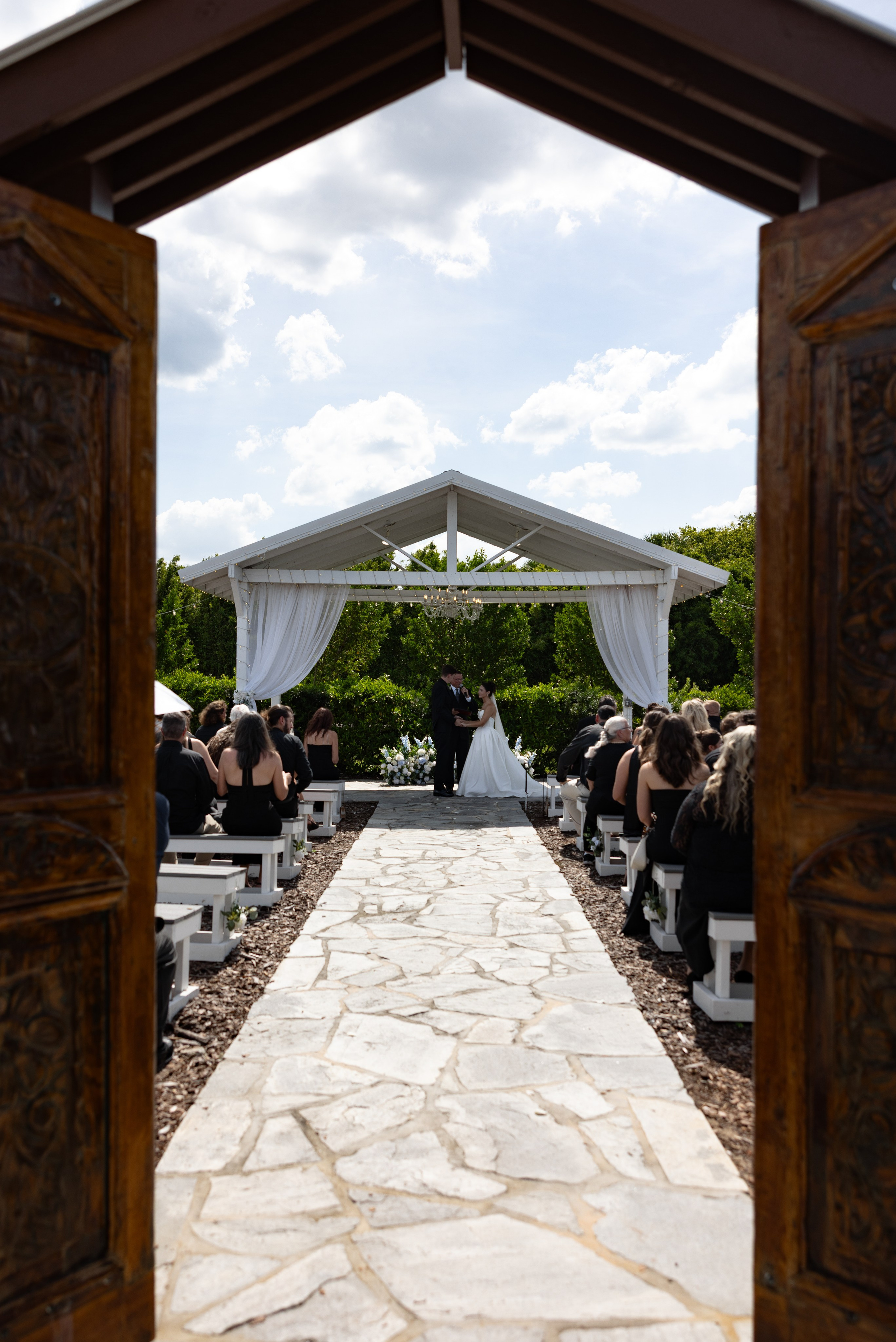 Alexsa and Robert. Ever After Farm Peach. Photographer Anastasia Nagibina