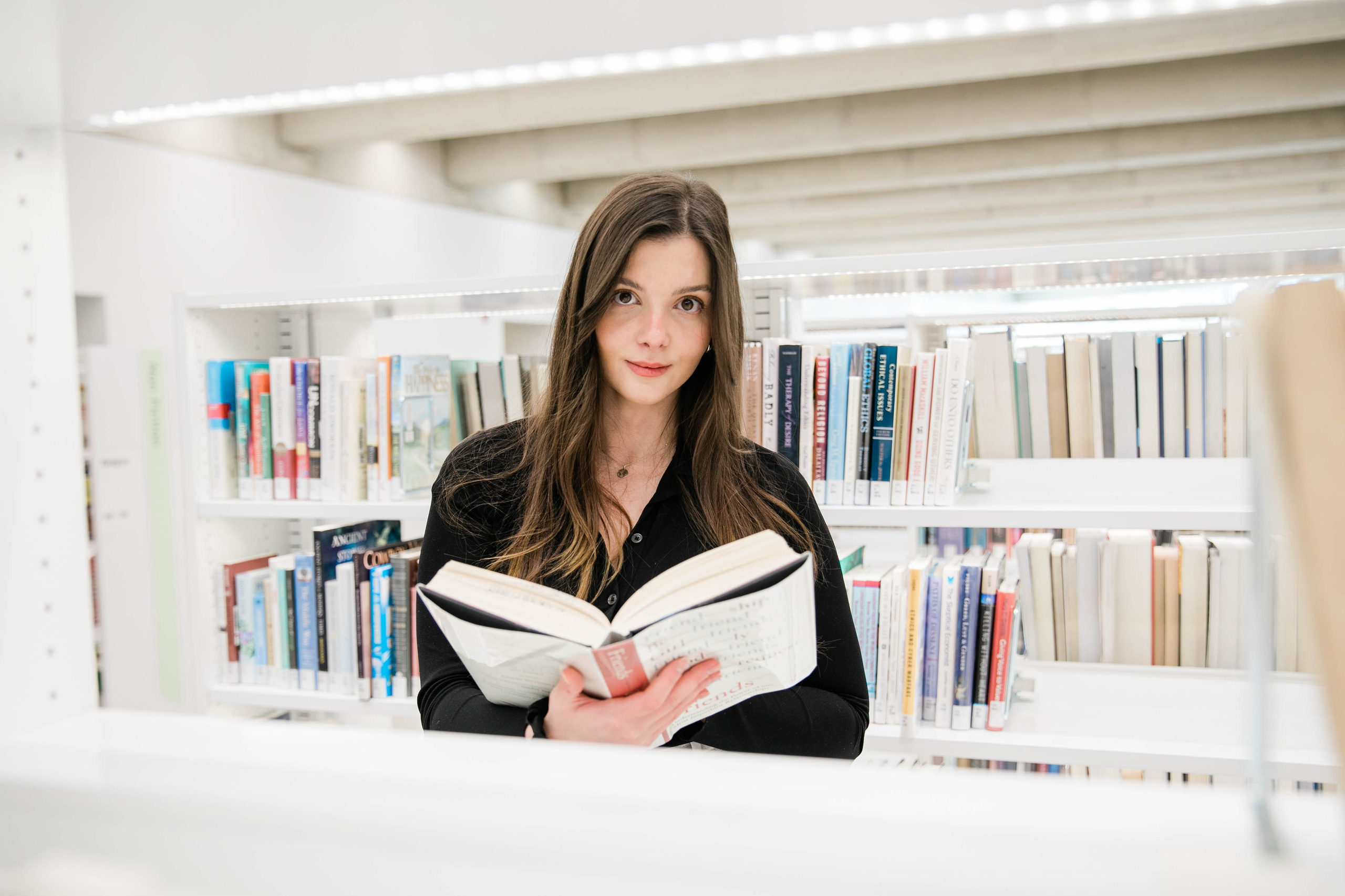 Darina — Calgary Public Library. Fotografía accesible en Calgary