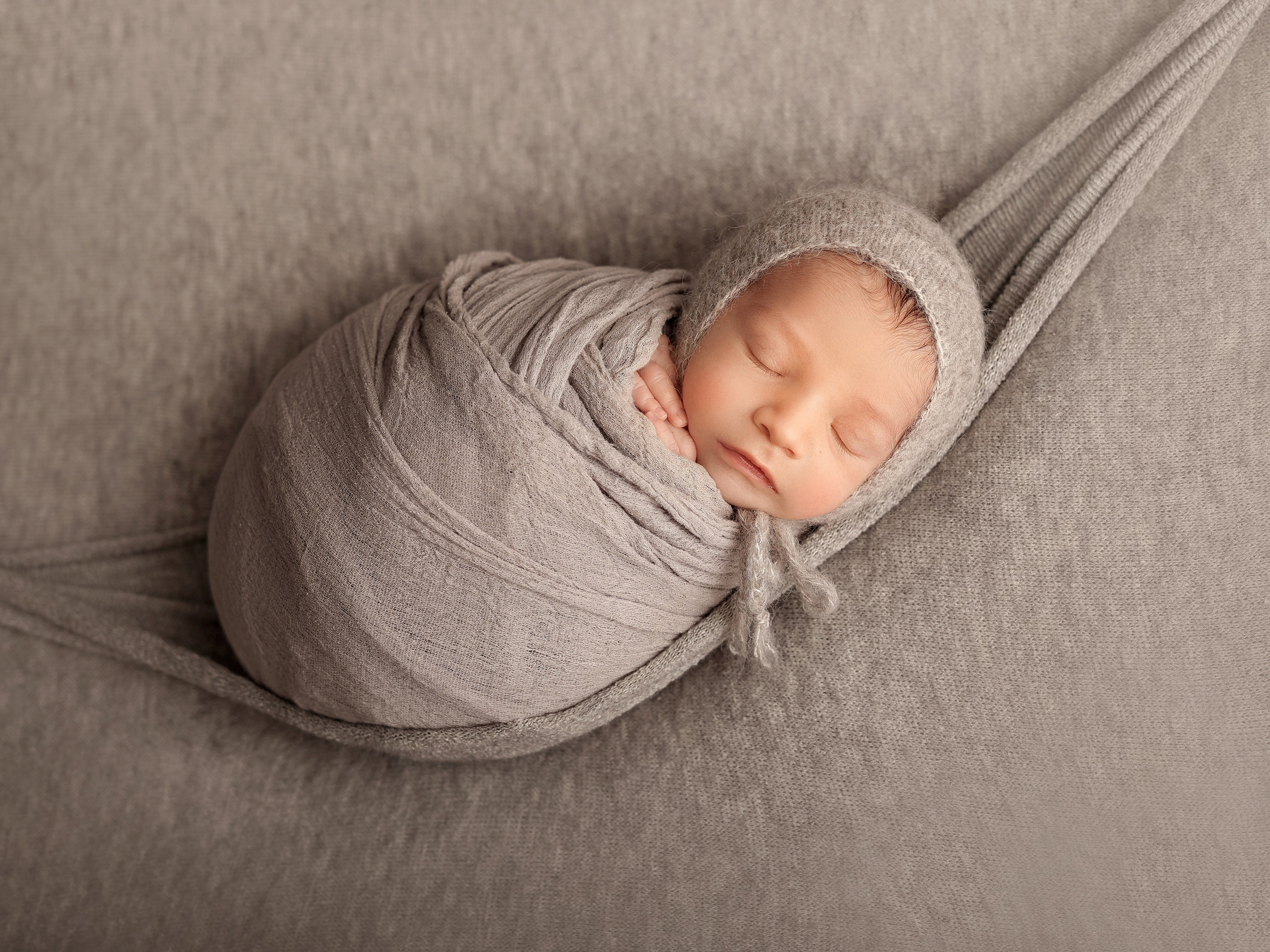 Newborn (Price). Familien- Fotografin in Marienhafe, Aurich, Emden, Norden, Leer