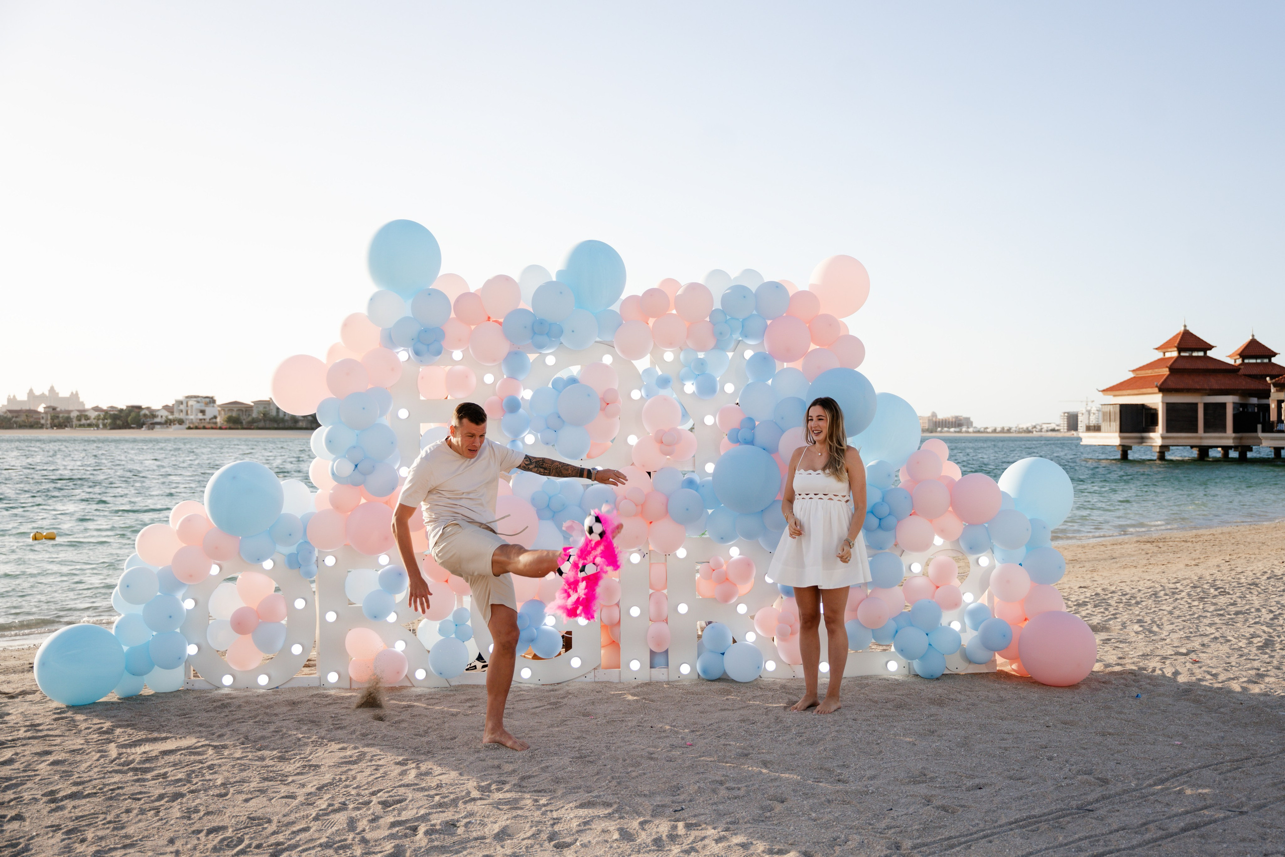 Creative gender reveal party. Angela Iakovleva — Family Photographer in Dubai