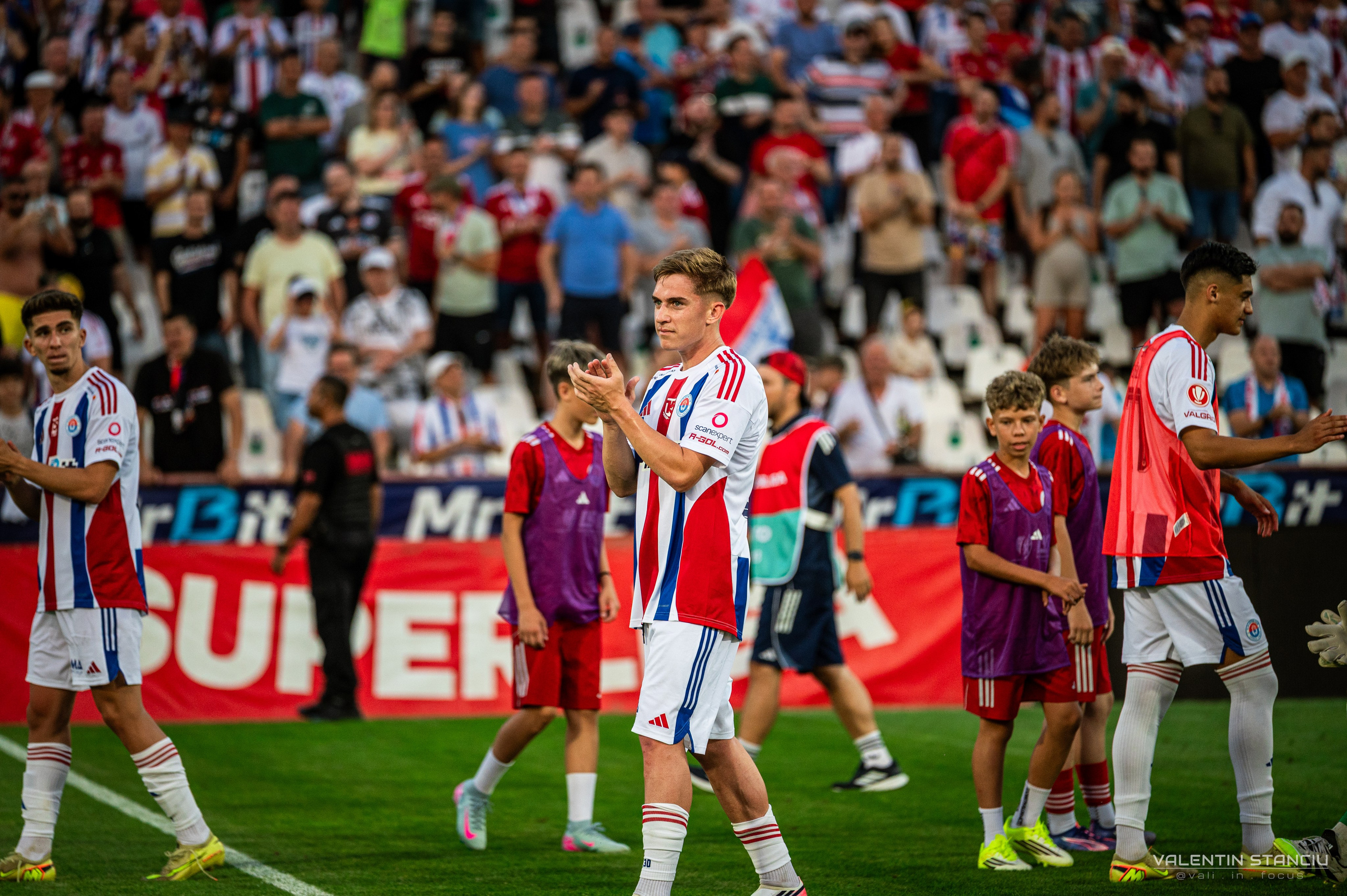 Otelul Galati — CFR Cluj. Fotograf de Sport, Portret, Produs, Corporate, Cultural și Evenimente în Galați | Valentin Stanciu