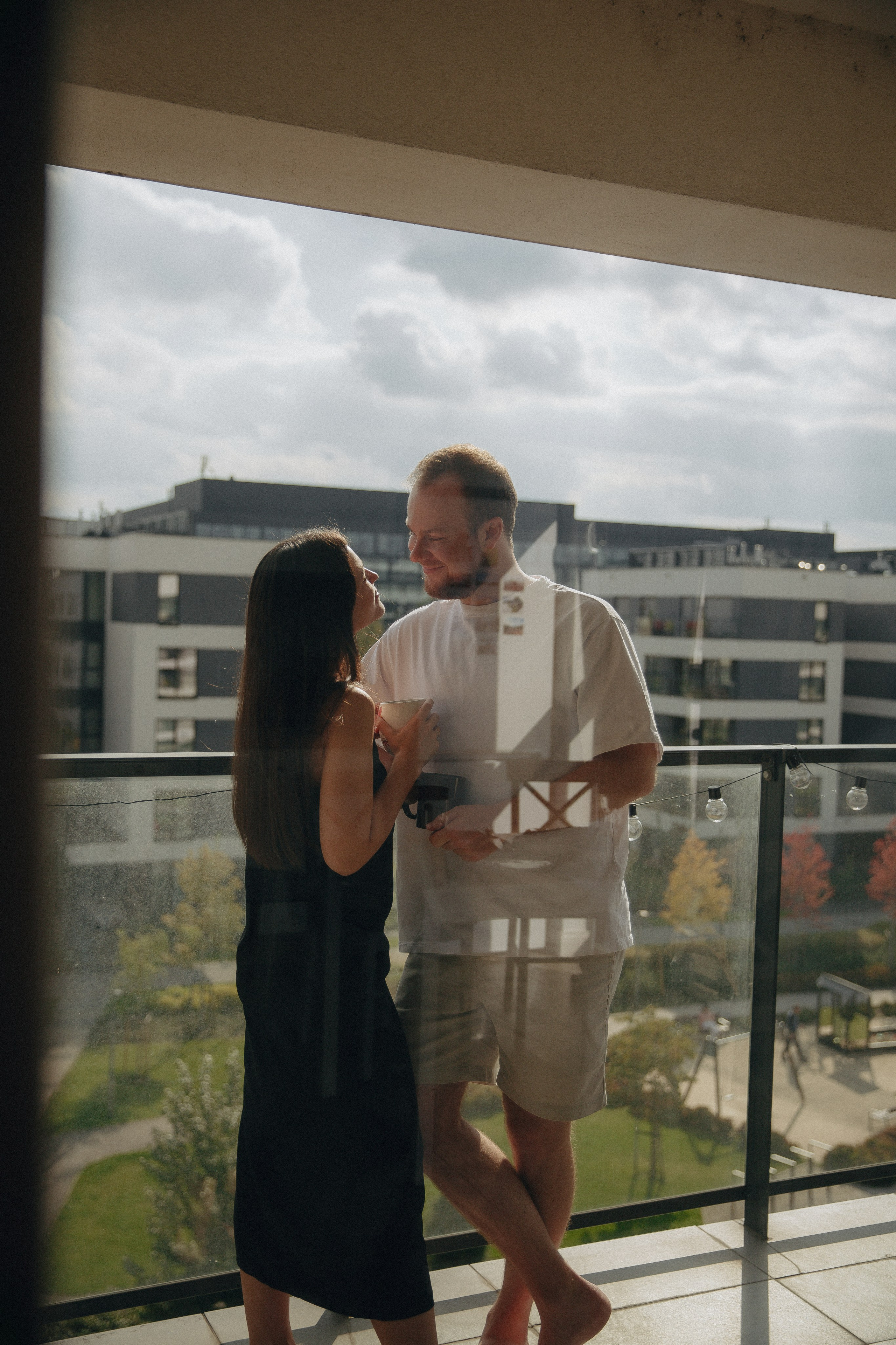 Anna+Andrew | At-home session. Photographer in Los Angeles. Julia Ishmuratova