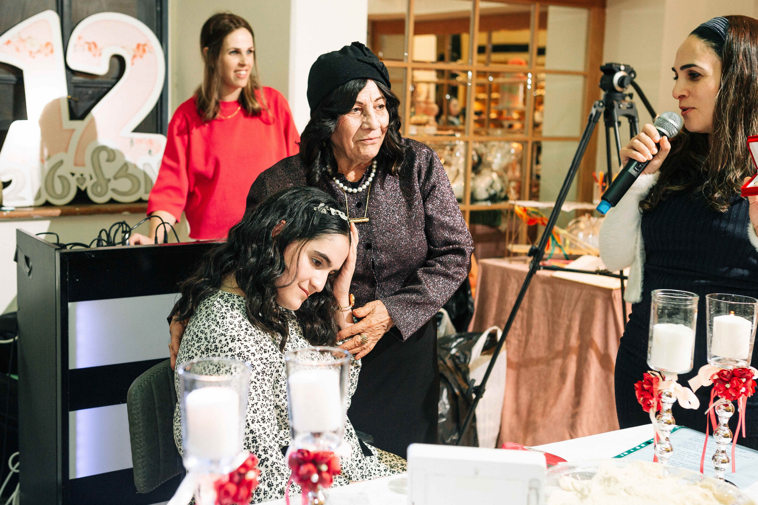 PARTY IN A RESTAURANT WITH THE WHOLE FAMILY. Https://shi-photo.com/