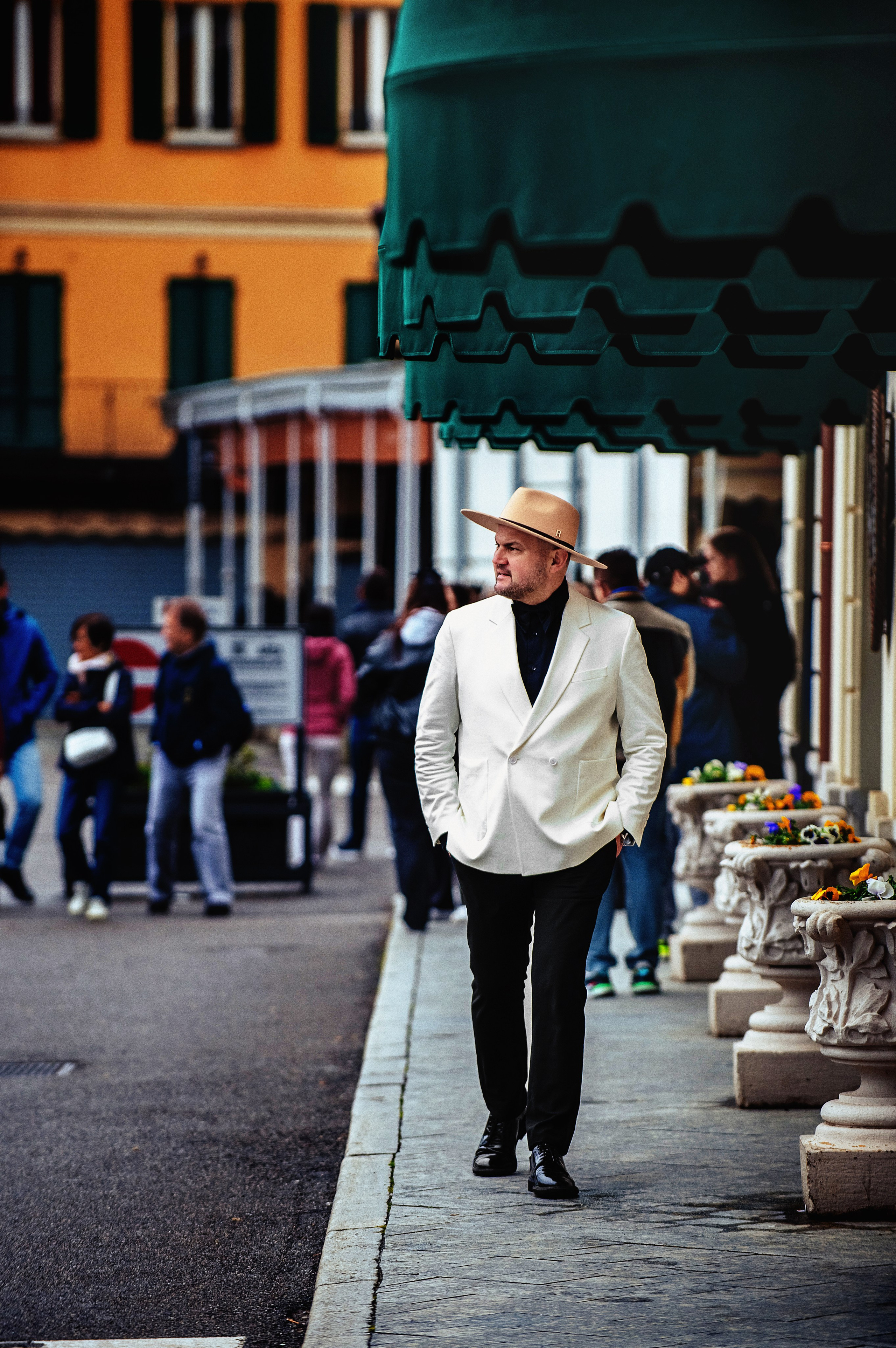 Como Evghenii. Wedding photographer from Moldova Alexey Chipchiu