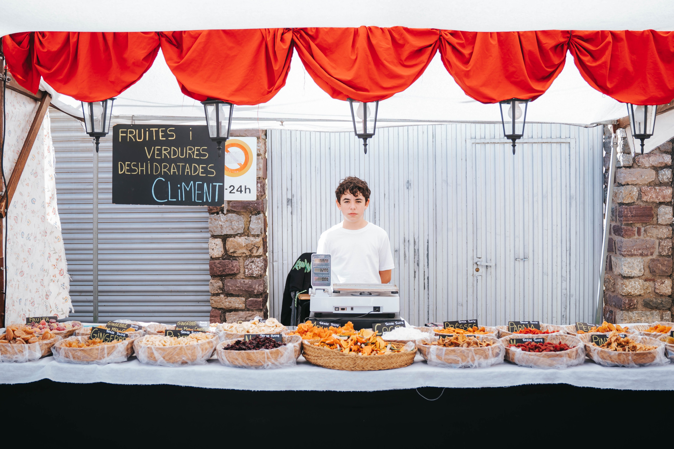 Mercadillo, La Pobleta de Bellveí. Alba del Norte Studio