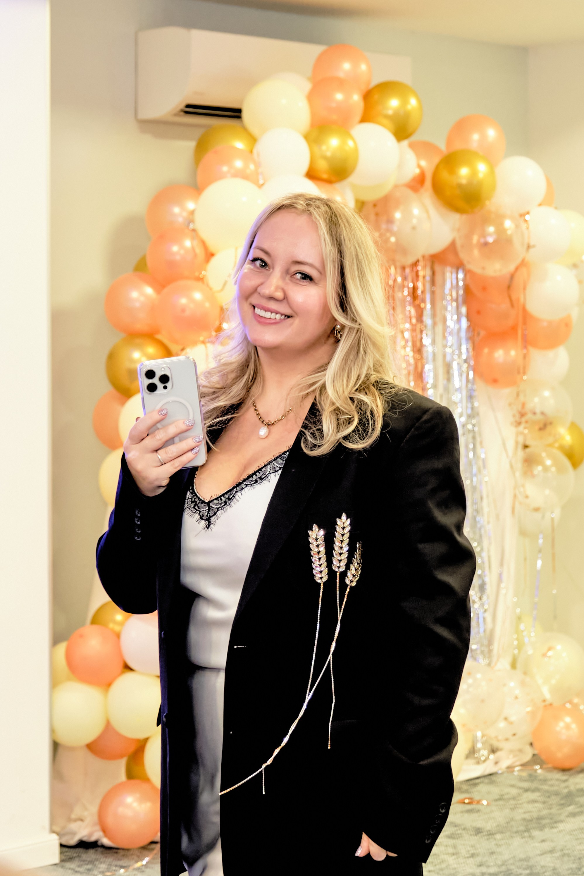 Фоторепортаж з благодійного Новорічного балу у Чорногорії. Портретний фотограф Альона Новгородцева