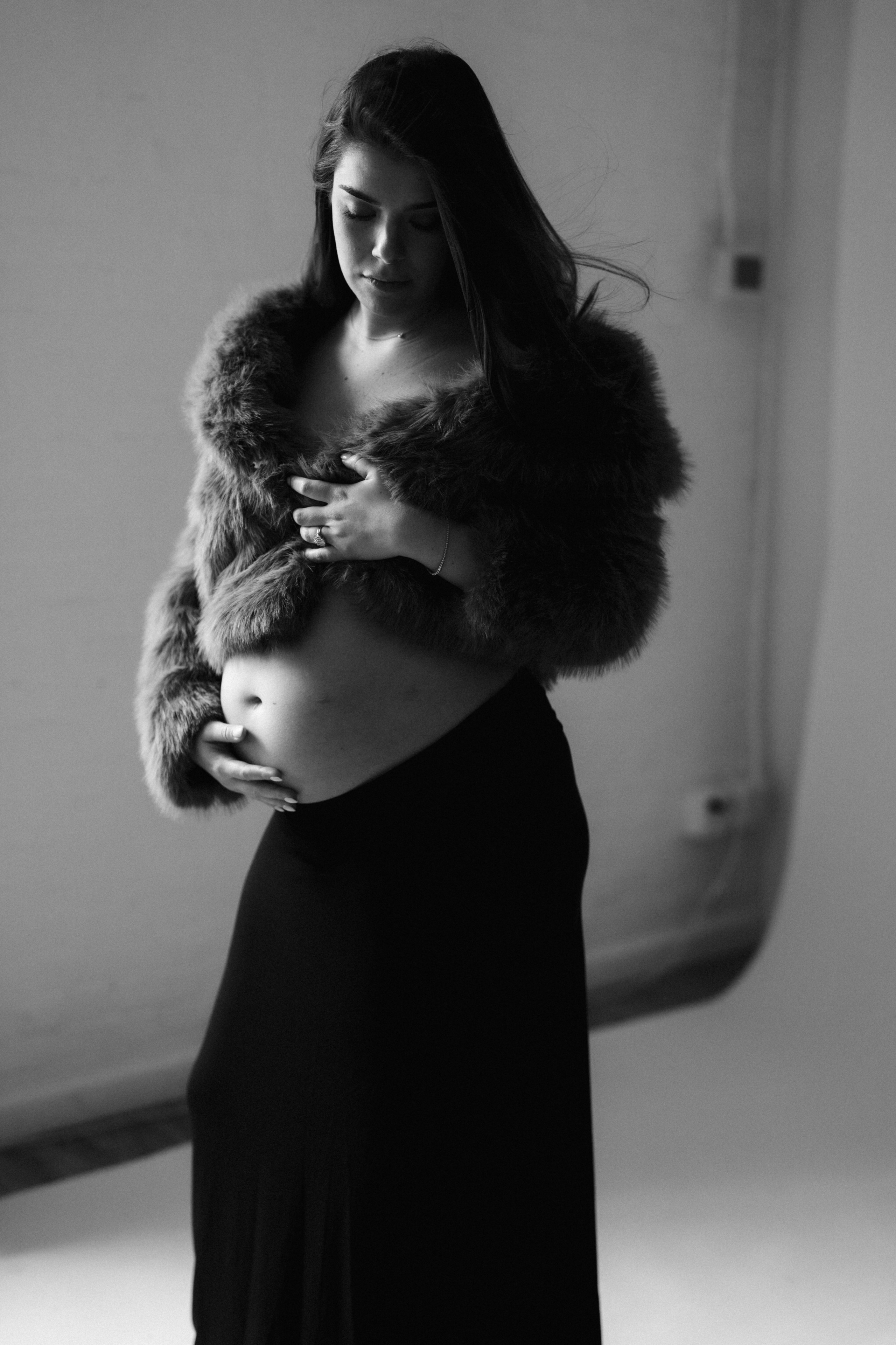 Nicole. Modern maternity photographer in Long Island New York