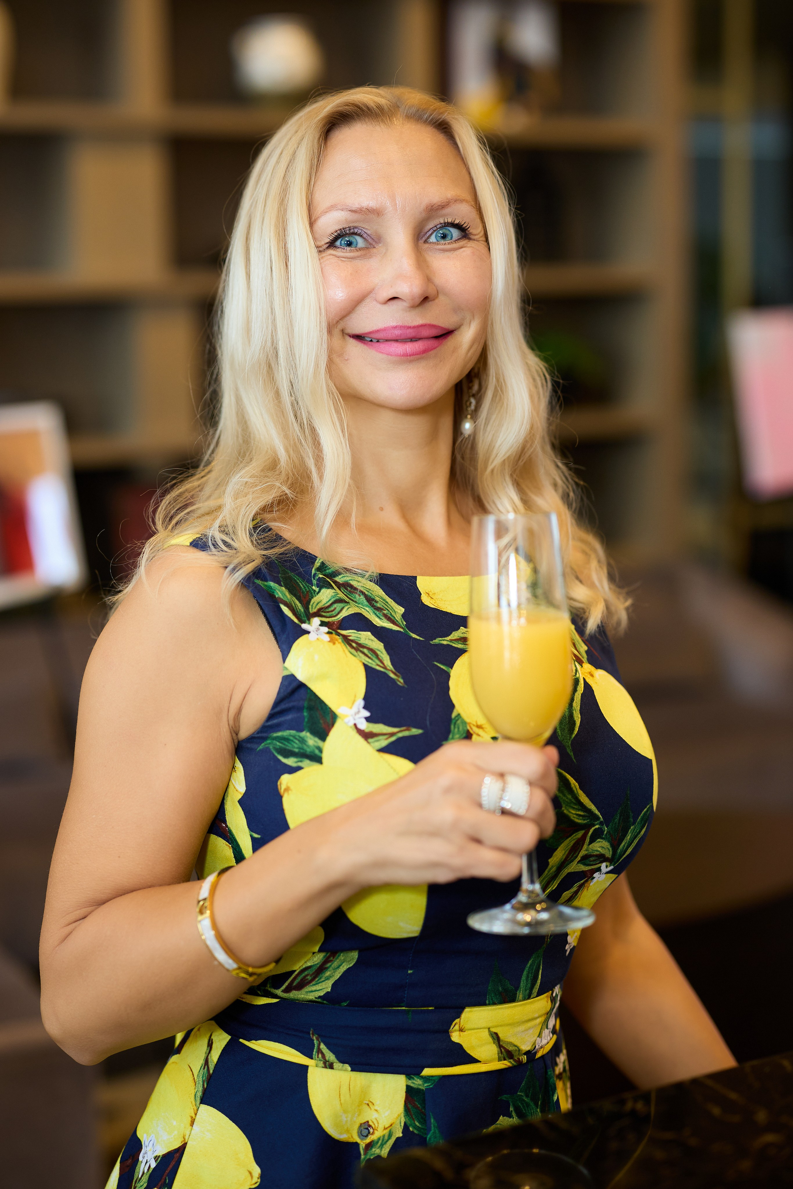 Авторская благотворительная художественная выставка Дианы Бортник. Фотограф Юлия Маковеева