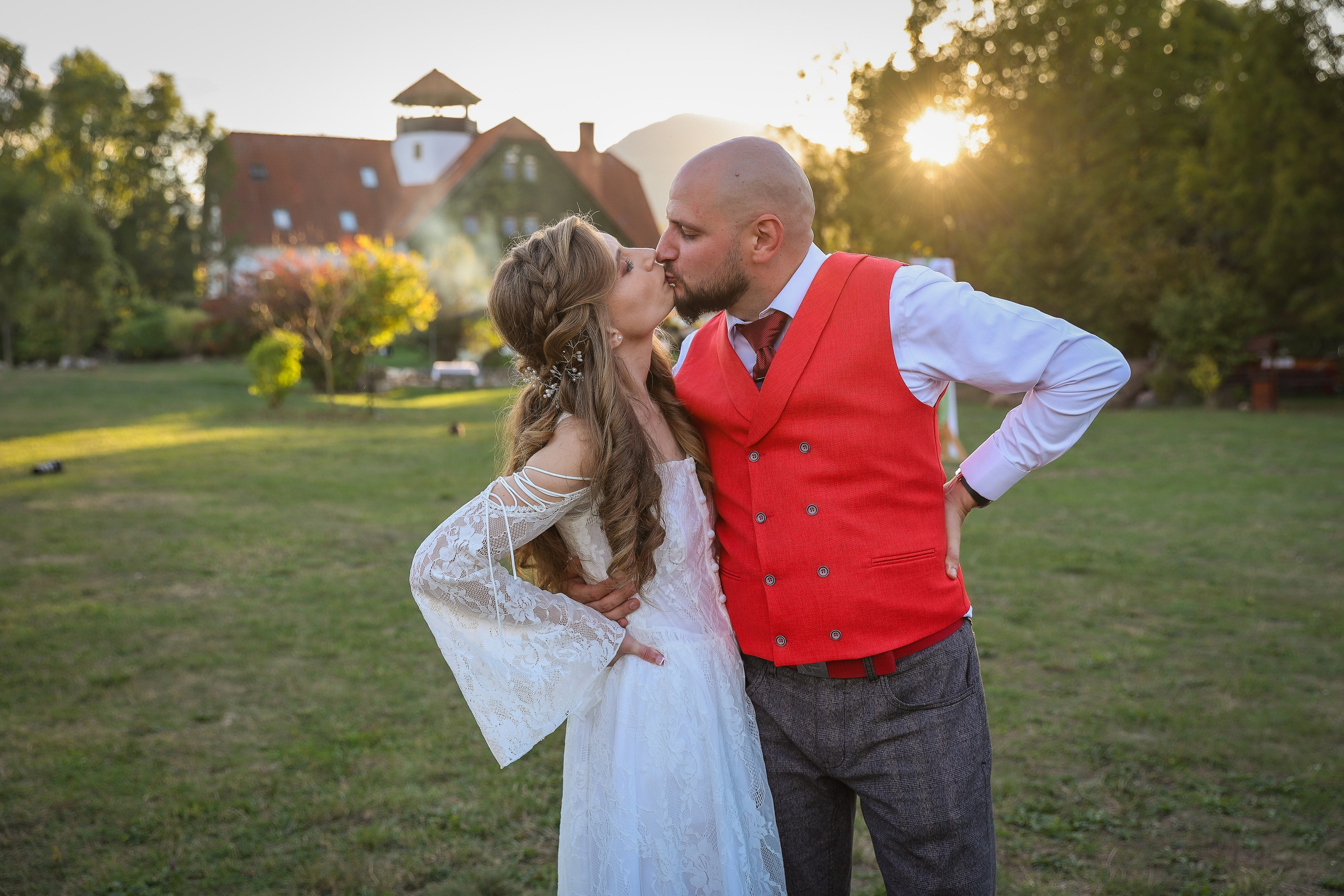 Orsi & Remus, eleganță în inima Transilvaniei. Rares Bucur is a professional wedding photographer based in Cluj-Napoca, Romania, specializing in wedding photography