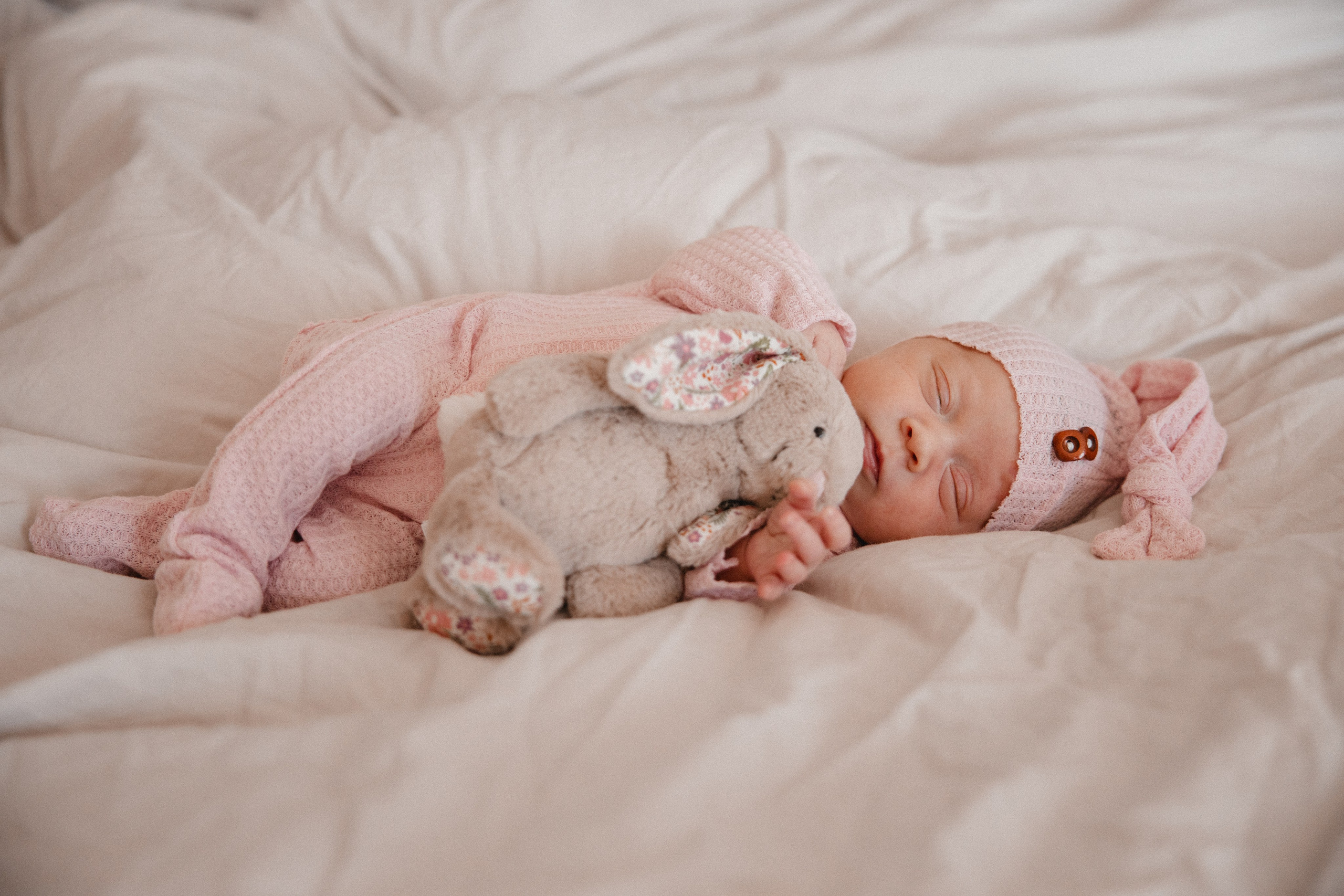 Neugeborenenfotos Zuhause. Hochzeitsfotografie |Hochzeitsfotograf Bochum | Hochzeitsfotograf Dortmund | Hochzeitsfotograf Essen | Hochzeitsfotograf Ruhrgebiet