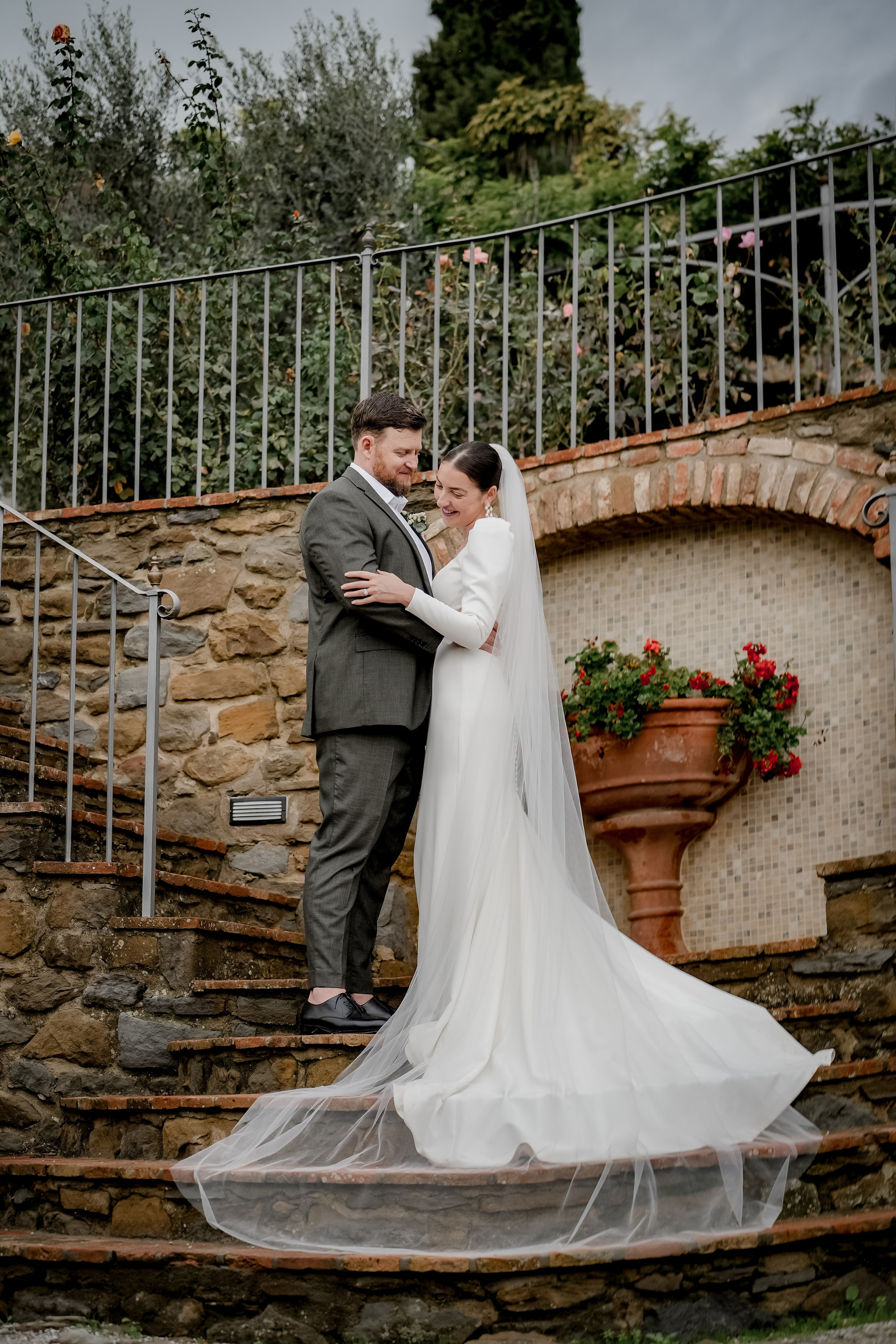 Elopment in Cortona. Villa Falconiere. Wedding Photographer in Italy