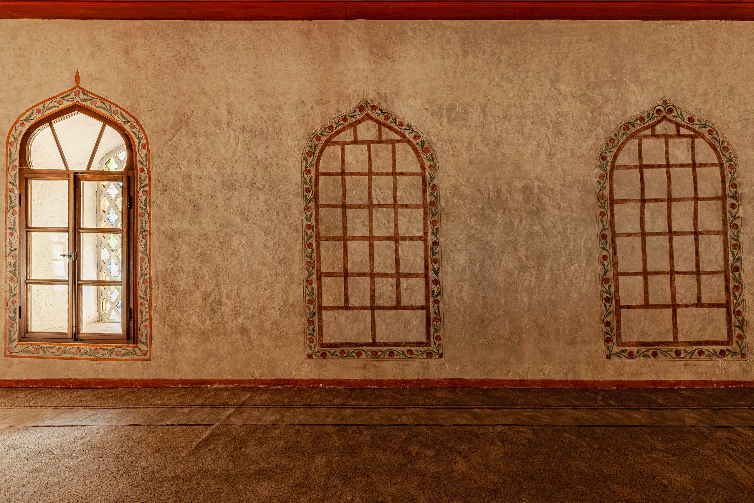 Šarena džamija u Travniku – detalji oslikanih zidova i tradicionalne arhitekture u živim bojama.