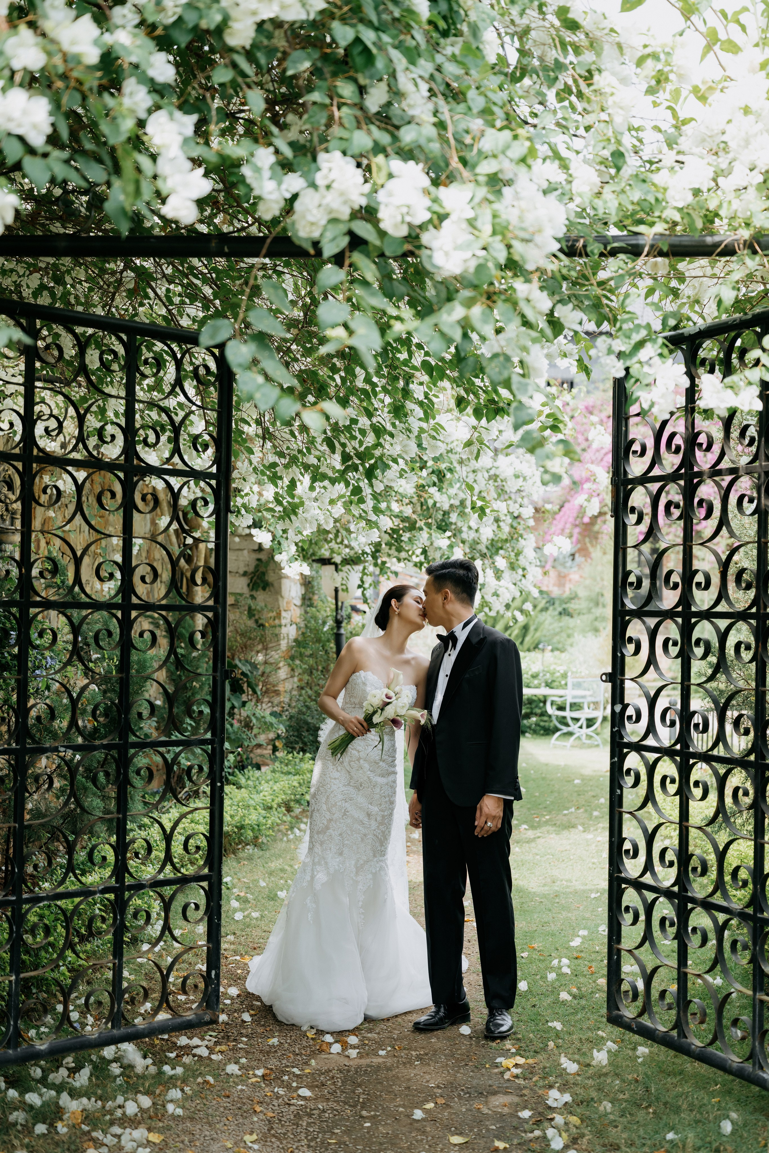 THU & NHU / An garden. Saigon Wedding Present | Art Beyond Moments