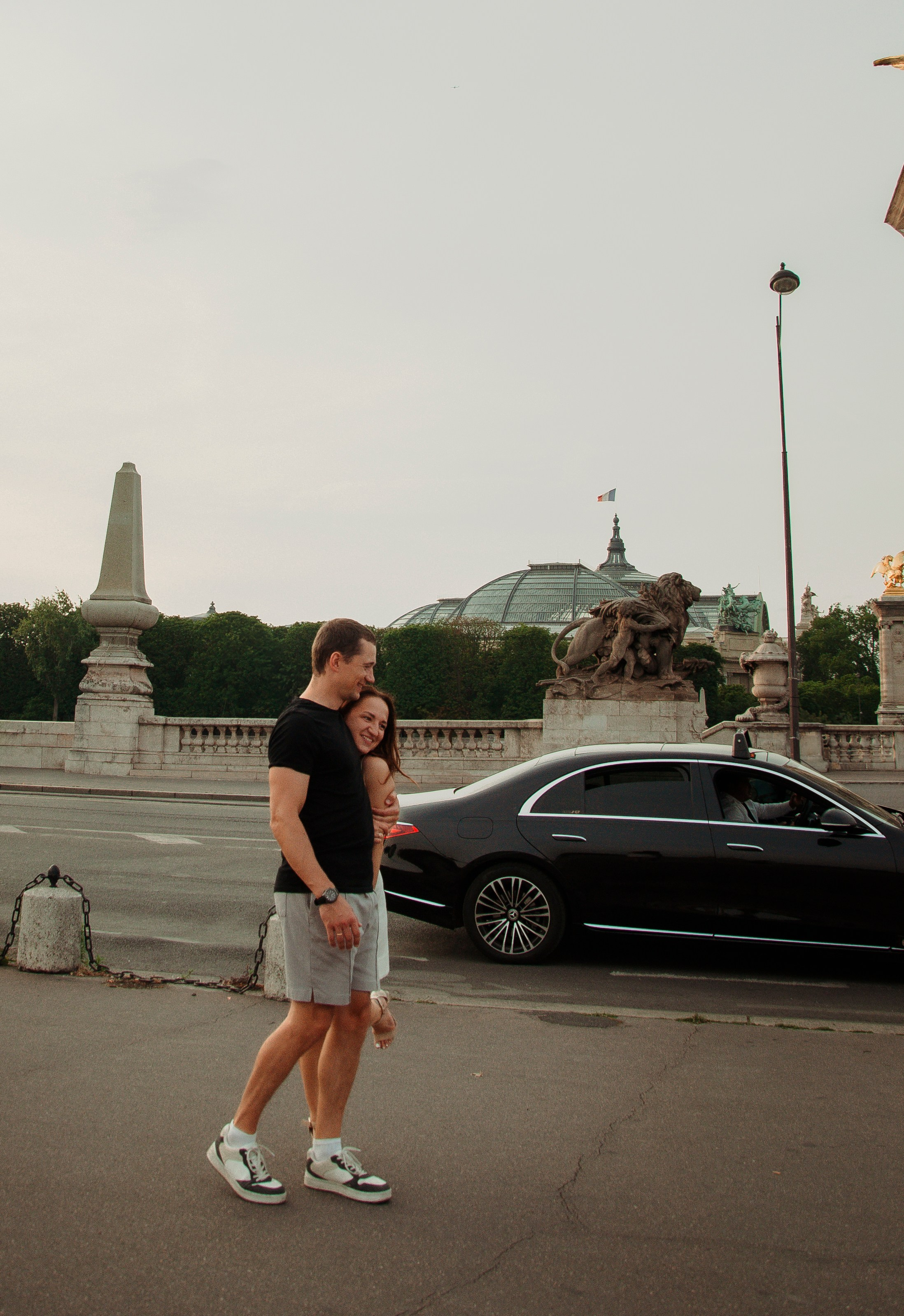 Summer couple photoshoot. Paris photographer — Polina Osipova
