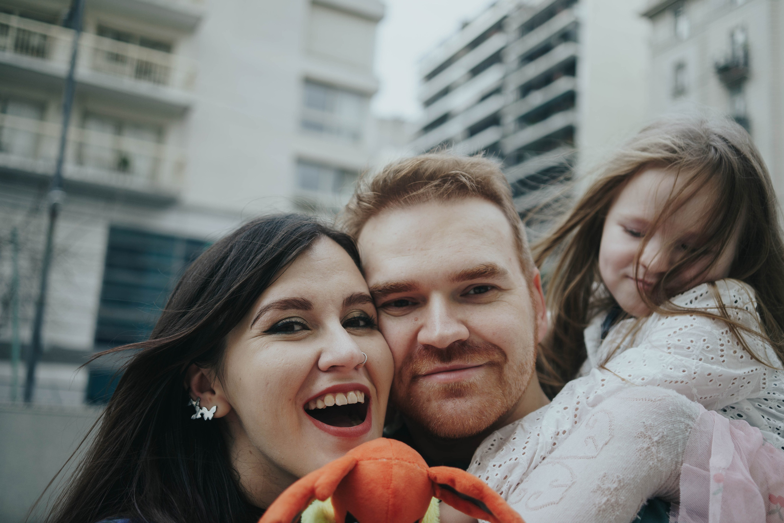 Family photo shoot. Buenos Aires. Photographer @elmirkami in the city of Buenos Aires