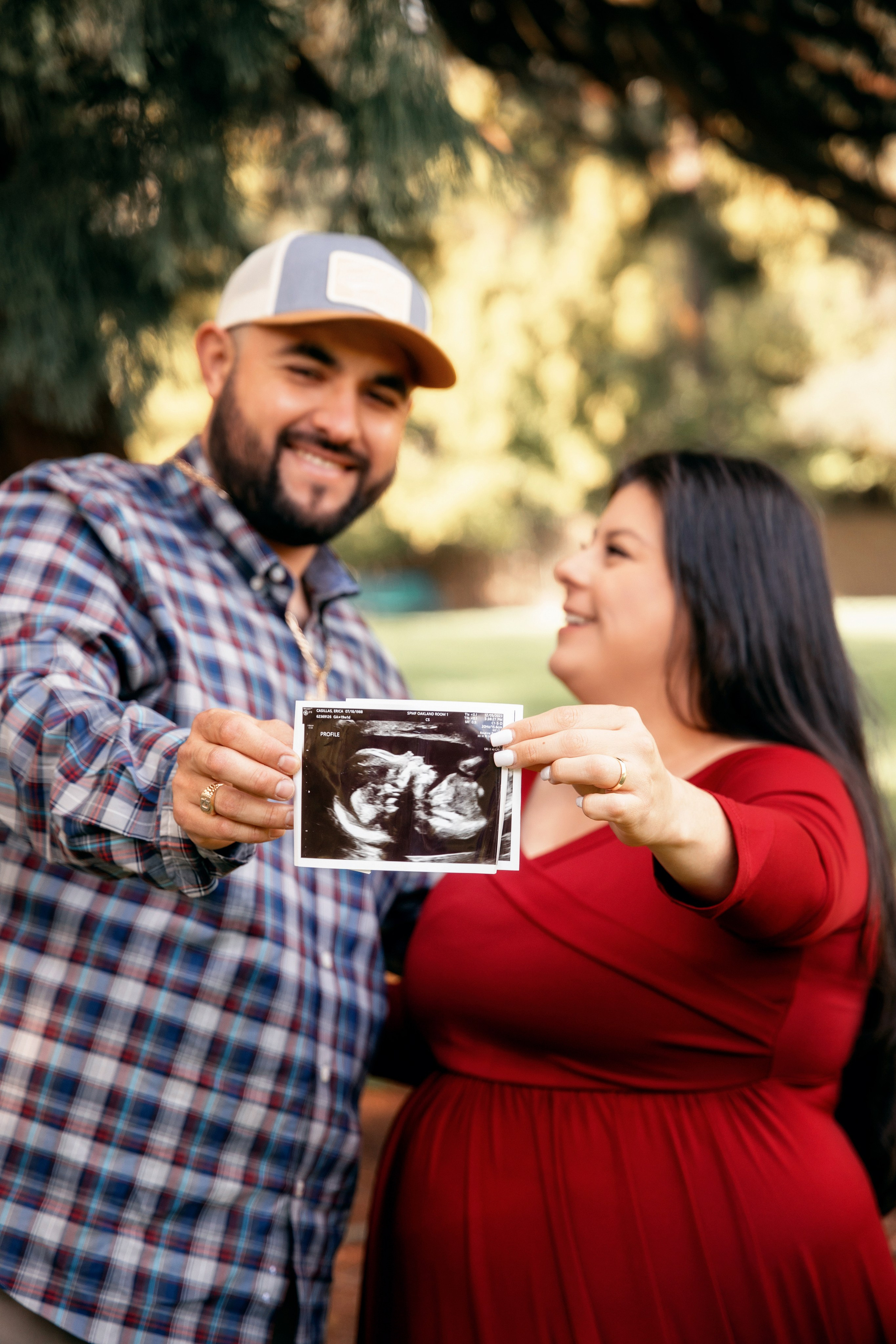 Family photoshoot in nature: couple expecting their baby