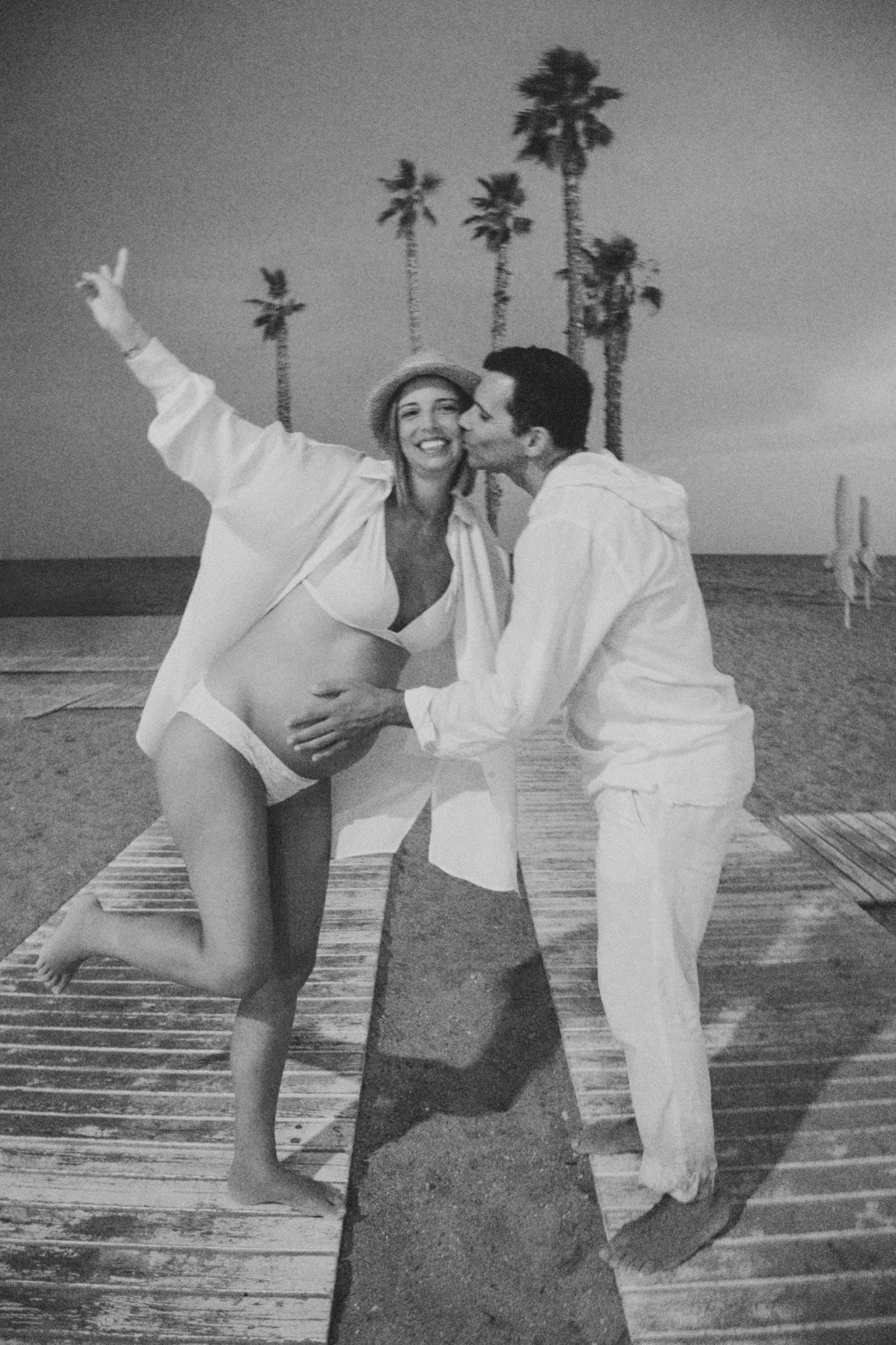 Sesión embarazo en la playa. Fotografía profesional en Calafell - Elena Medvedeva