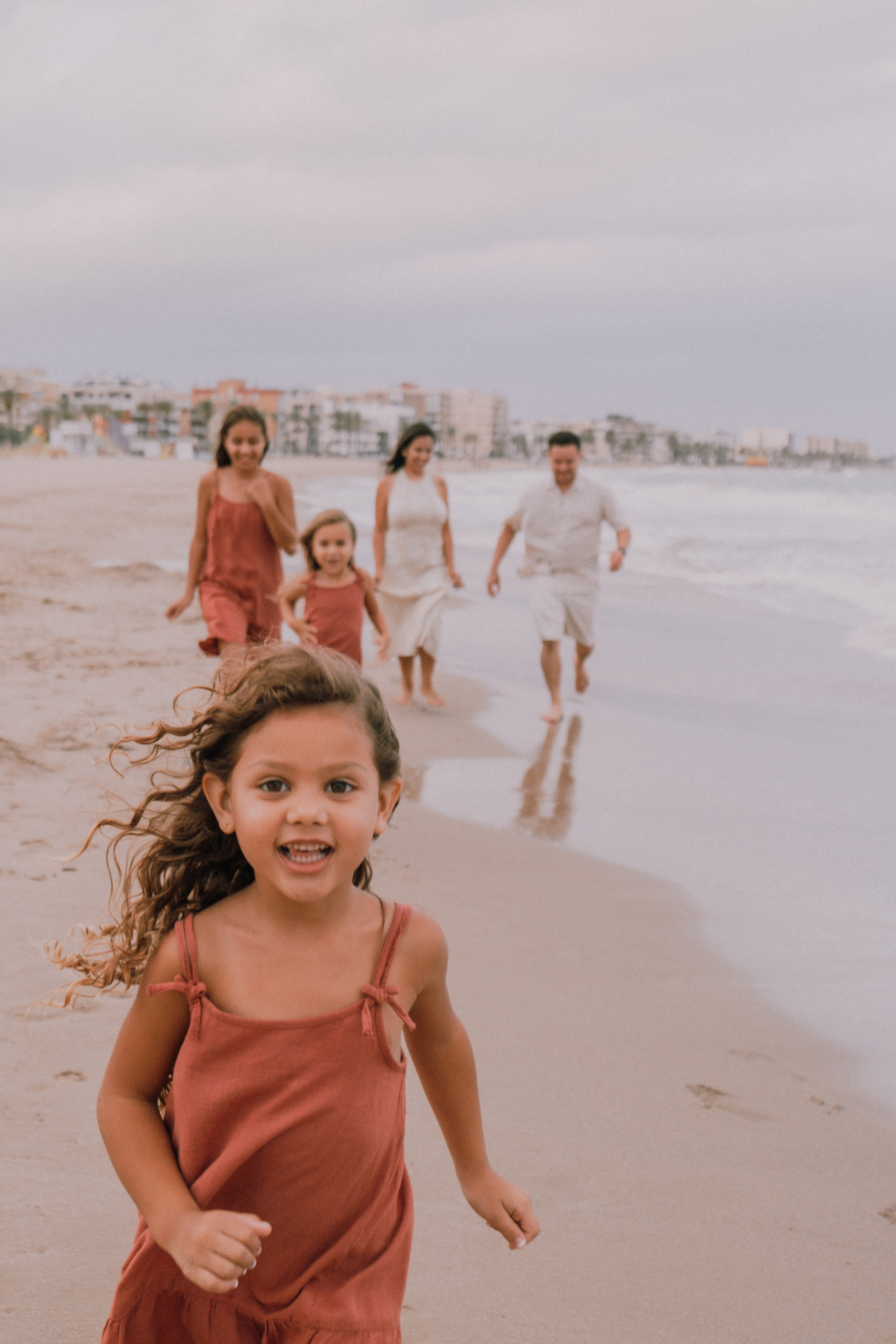Семейная фотосессия на пляже. Профессиональная фотосъемка в Калафелле — Елена Медведева
