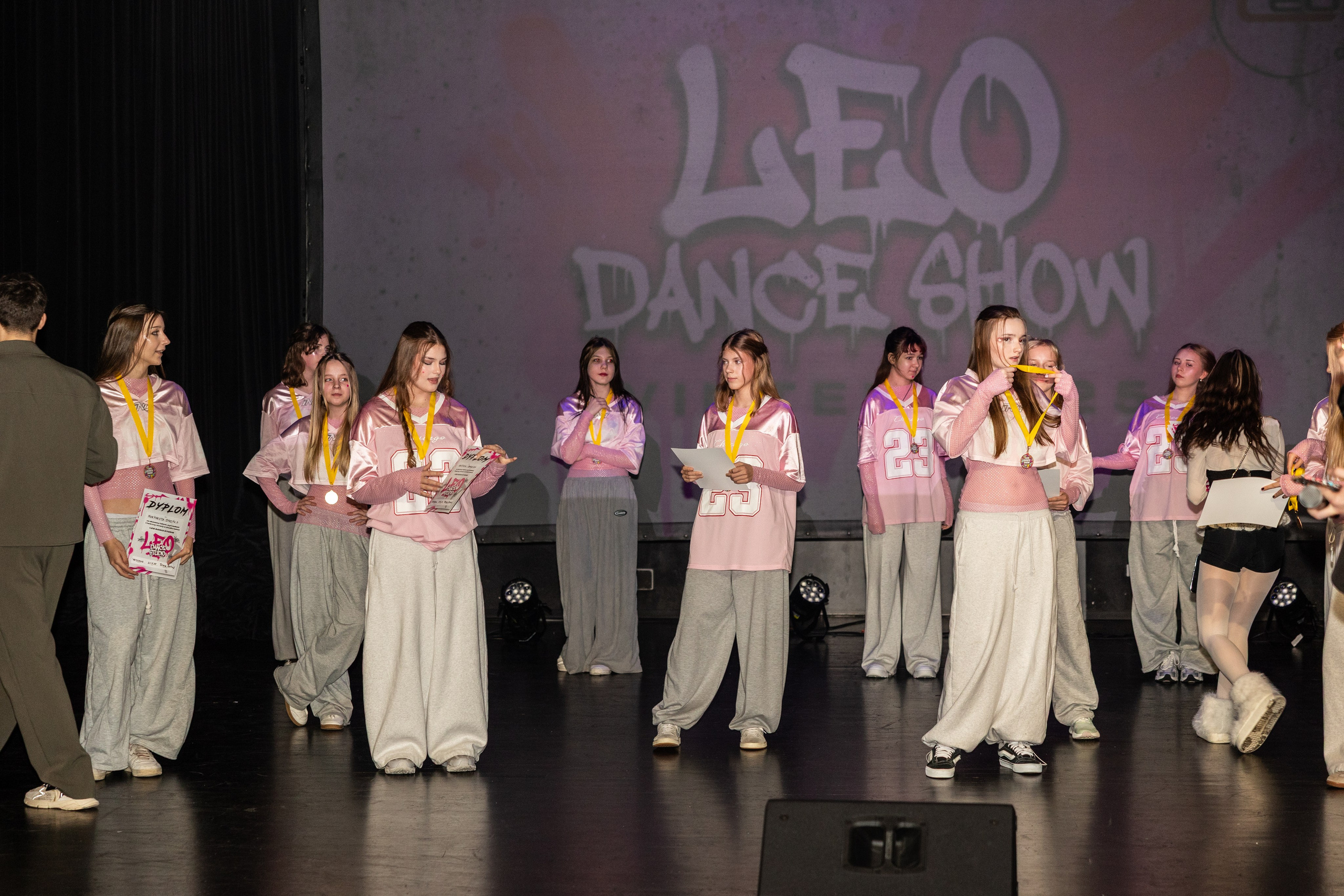 LEO DANCE SHOW WINTER 2025. Семейный и детский фотограф в Варшаве Мила Бобровская