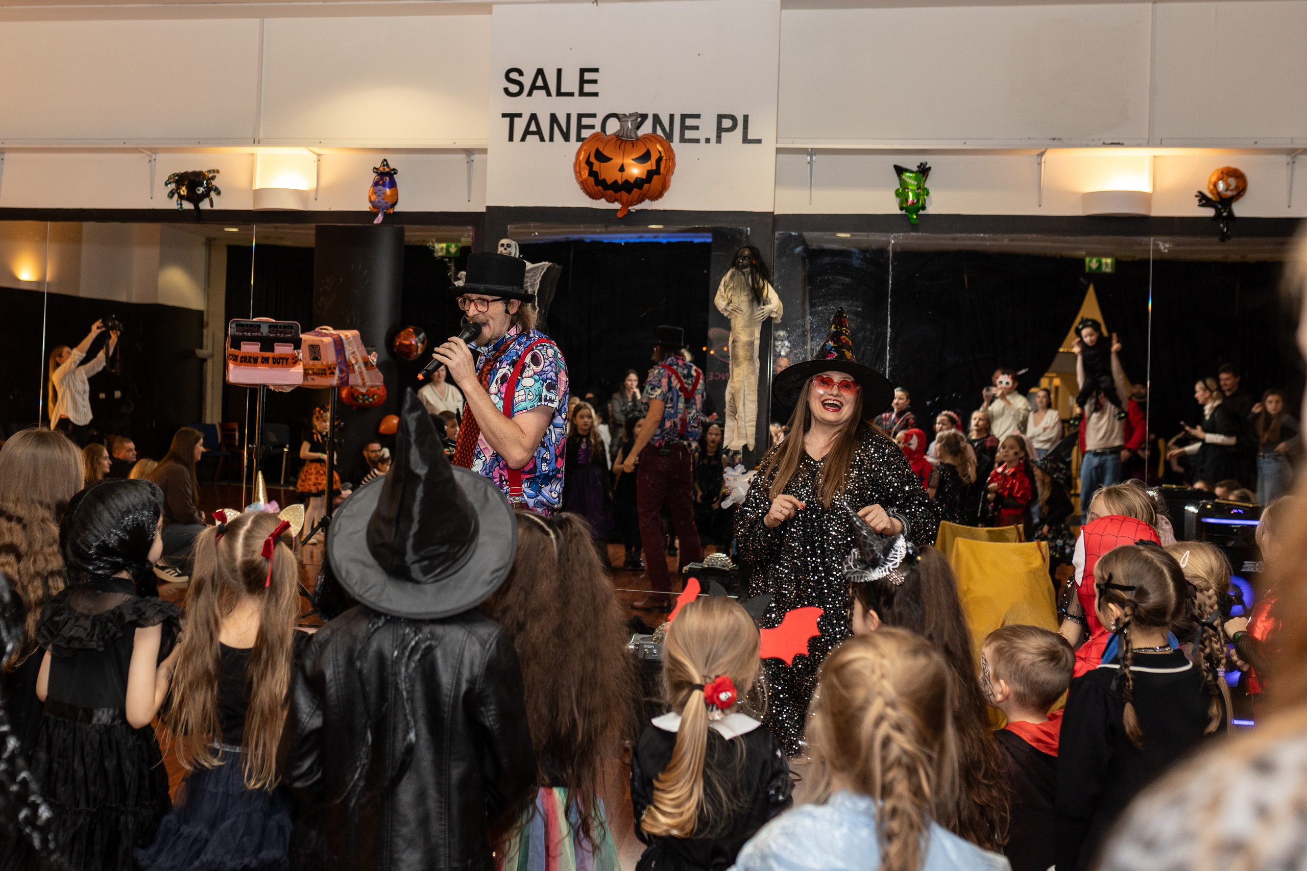 Leo dance studio Helloween 2025. Семейный и детский фотограф в Варшаве Мила Бобровская