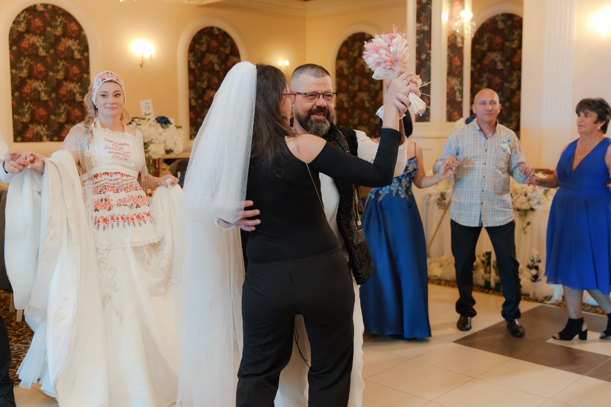 Mihai & Oana. Servicii foto-video profesionale, pentru momente de neuitat