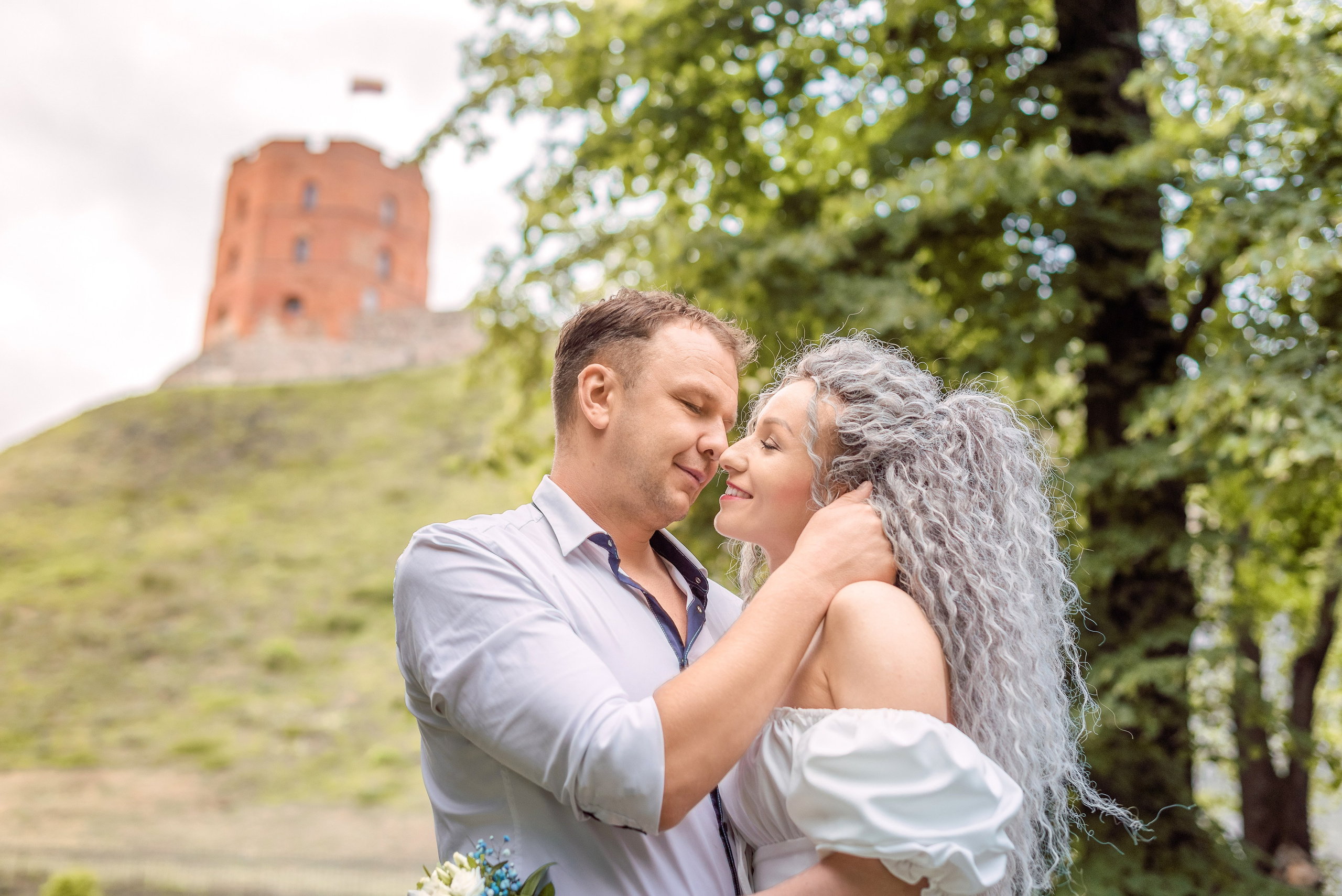 Свадебная прогулка по значимым местам Вильнюса. Семейный фотограф и фотограф новорожденных в Вильнюсе Ирина Беленкевич