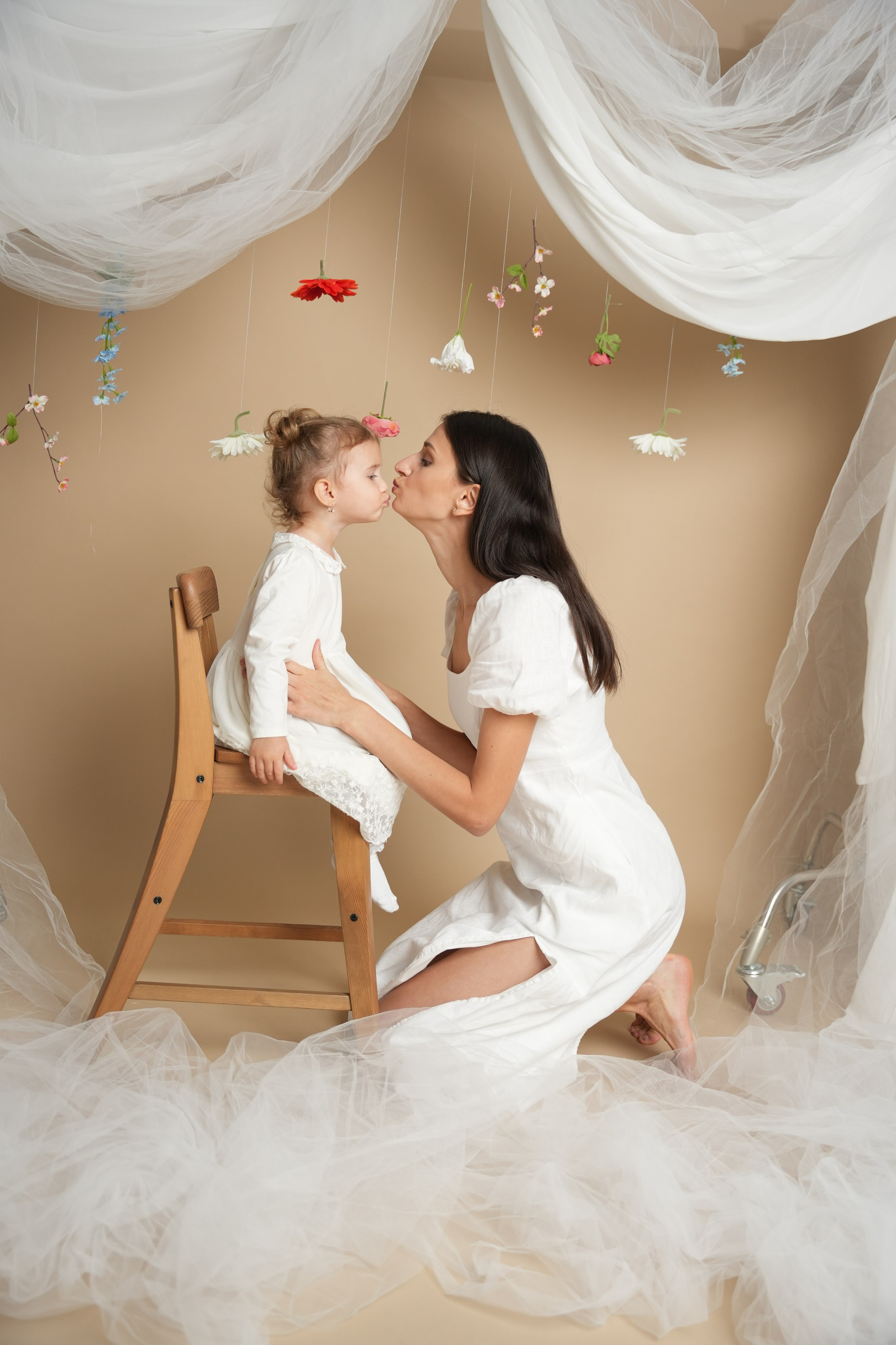 Ksenya and Stesha. Professional Photographer Abu Dhabi, Dubai — Yulia Ismoilova | 2025