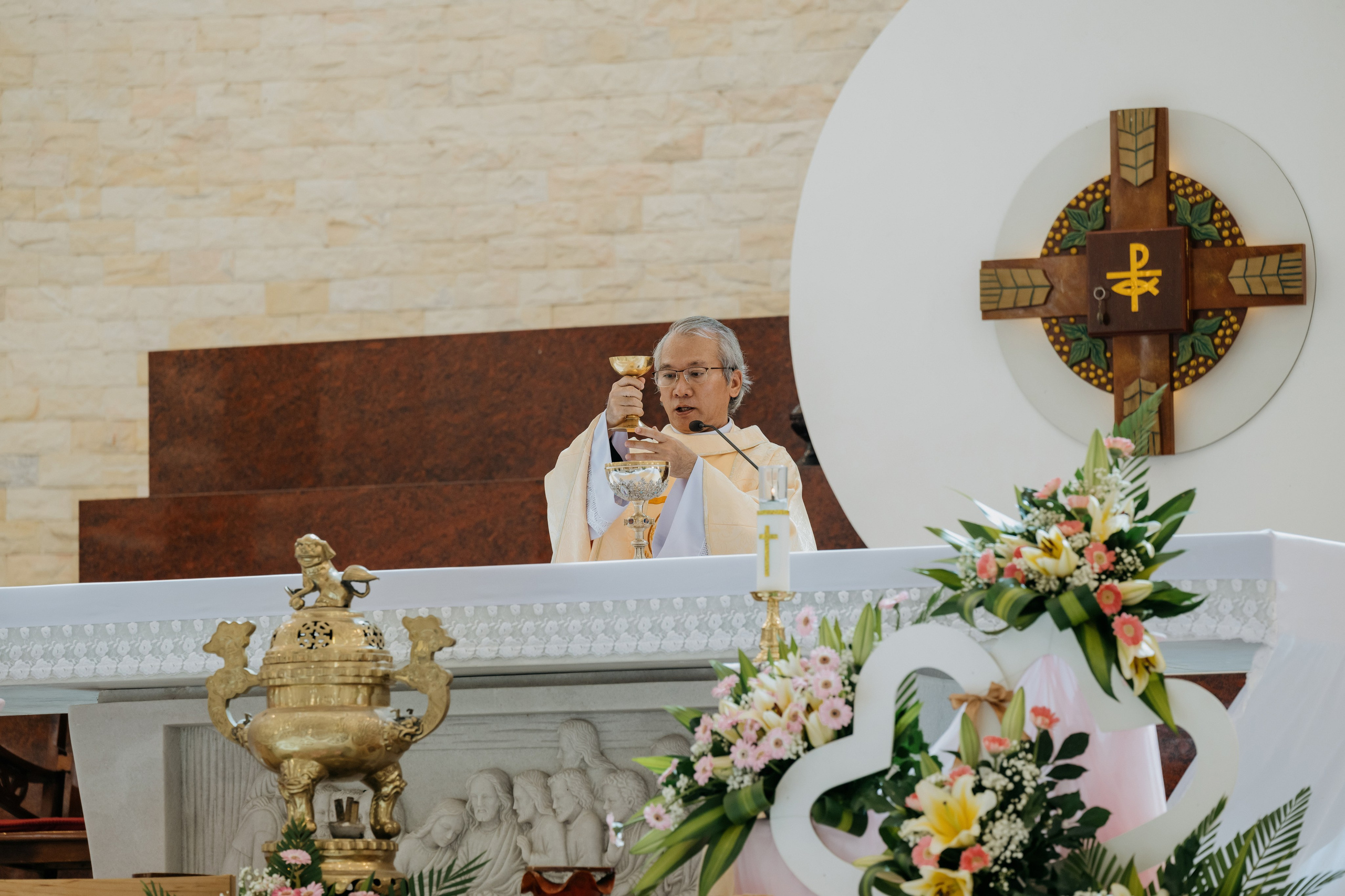 Church Wedding / TRANG & TUONG. Saigon Wedding Present | Art Beyond Moments