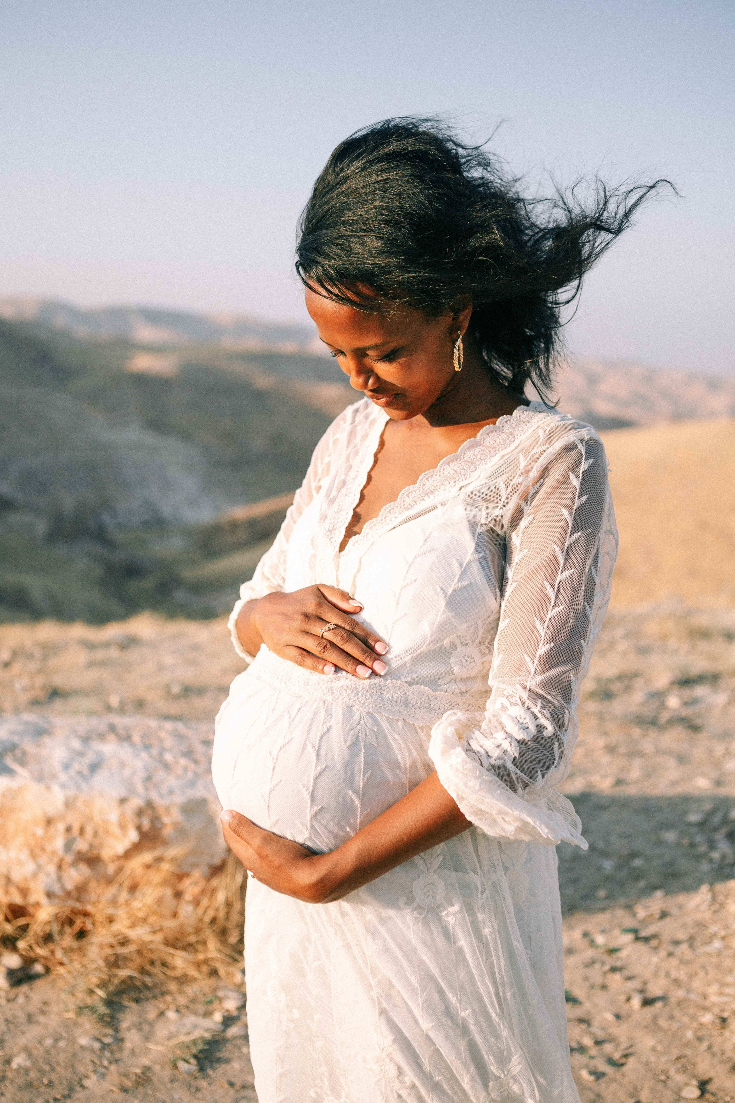 PHOTO SESSION IN THE DESERT NEAR MAALE ADUMIM. PHOTOGRAPHER IN ISRAEL