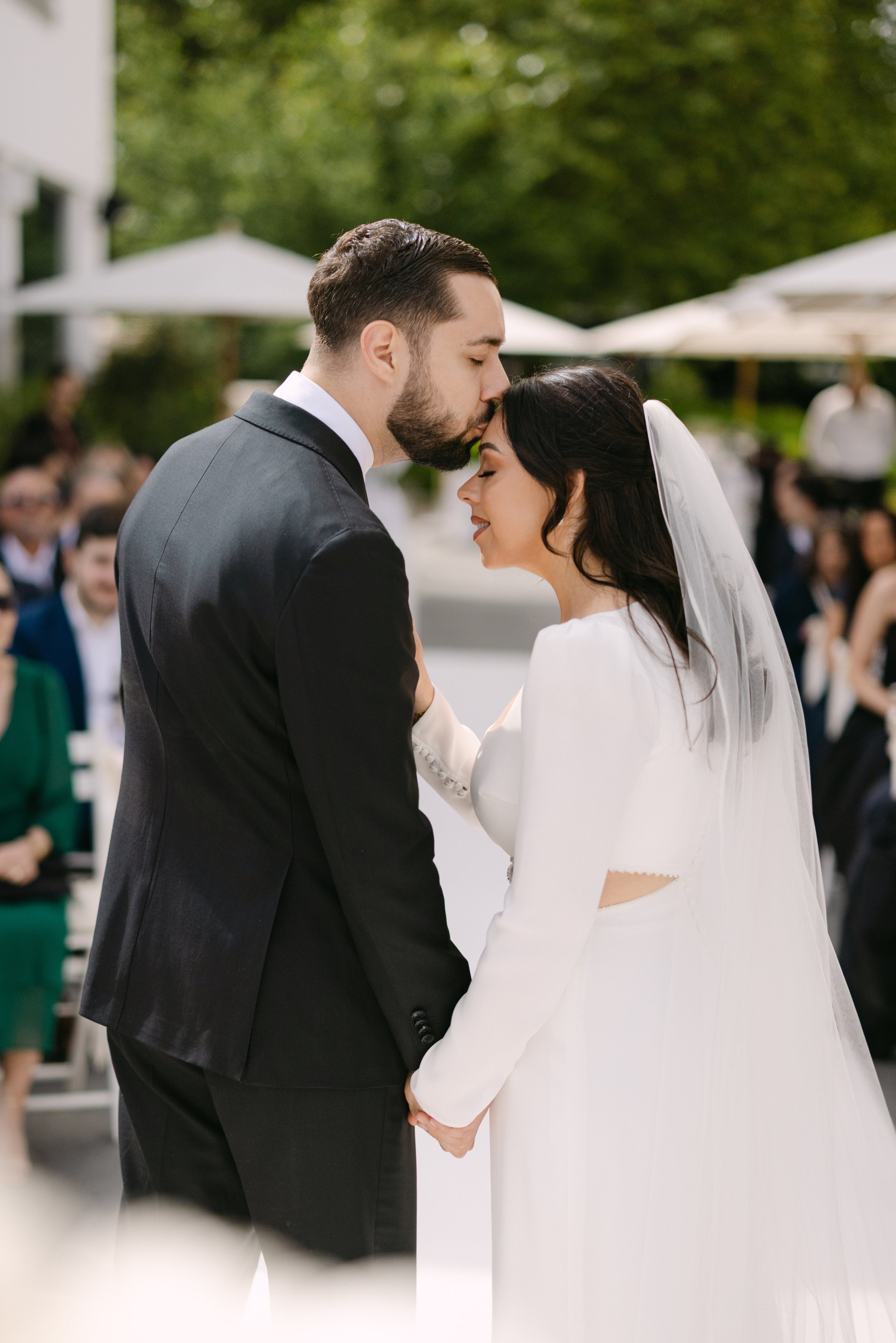 Unvergessliche Hochzeit am Zürichsee: Landgasthof Halbinsel Au. Familien- & Hochzeitsfotografin Schweiz. Valeria Diaz in Zürich und Umgebung