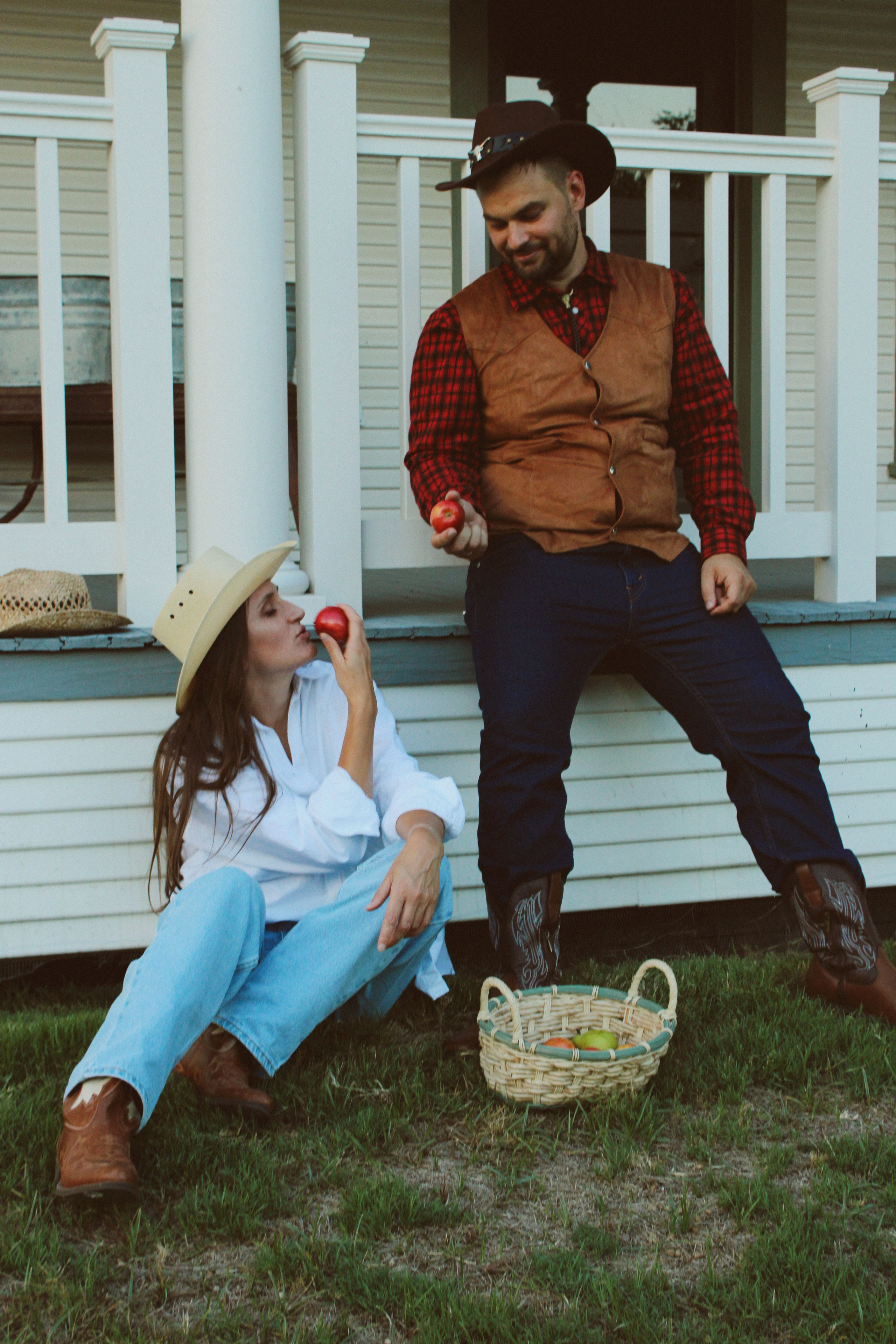 Texas Countryside Family Photoshoot in Cowboy Style. Lana Petrychenko — Portrait & Family Photographer. Valencia, Spain