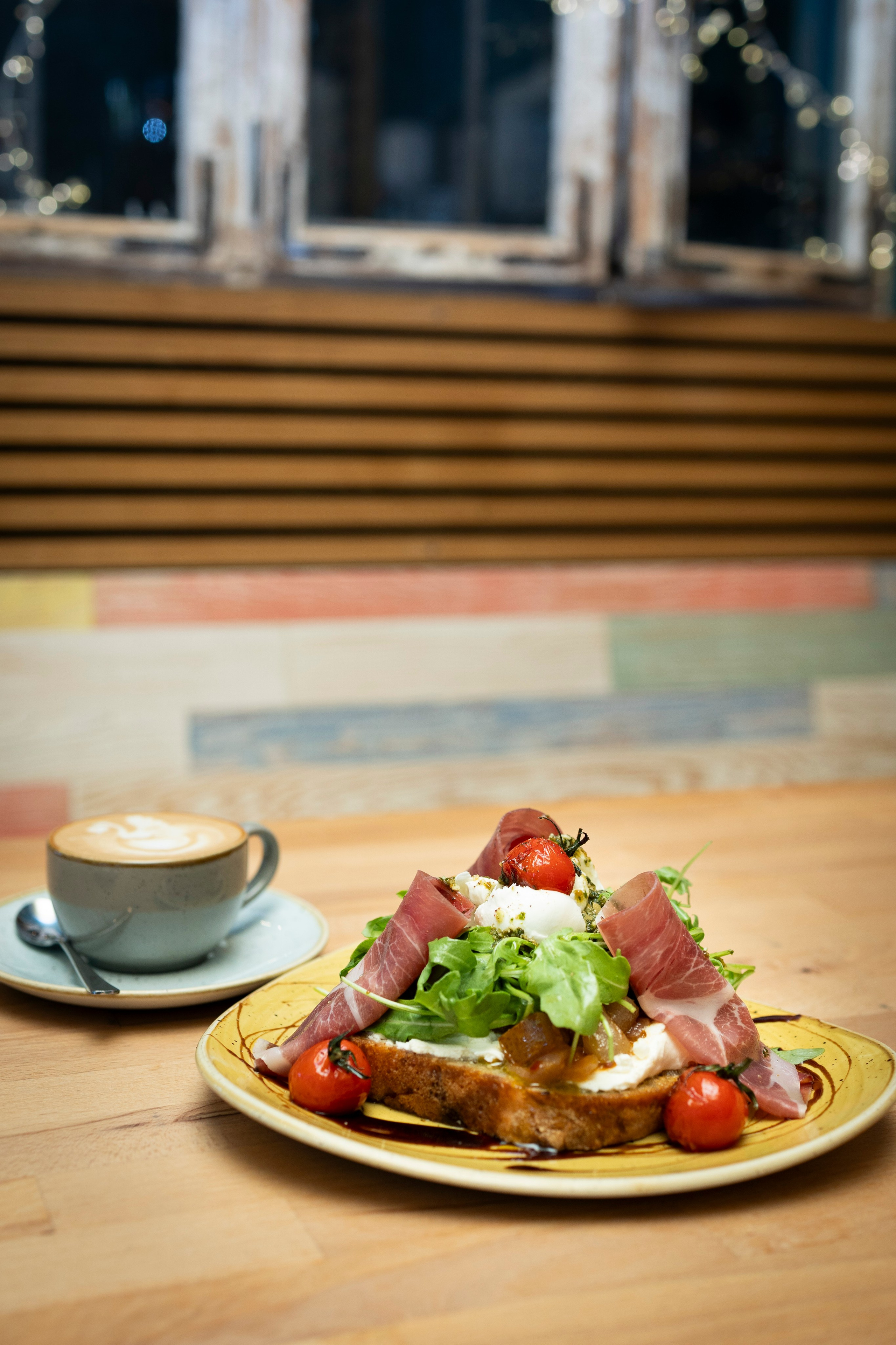 Cafe. Photographer in Munich