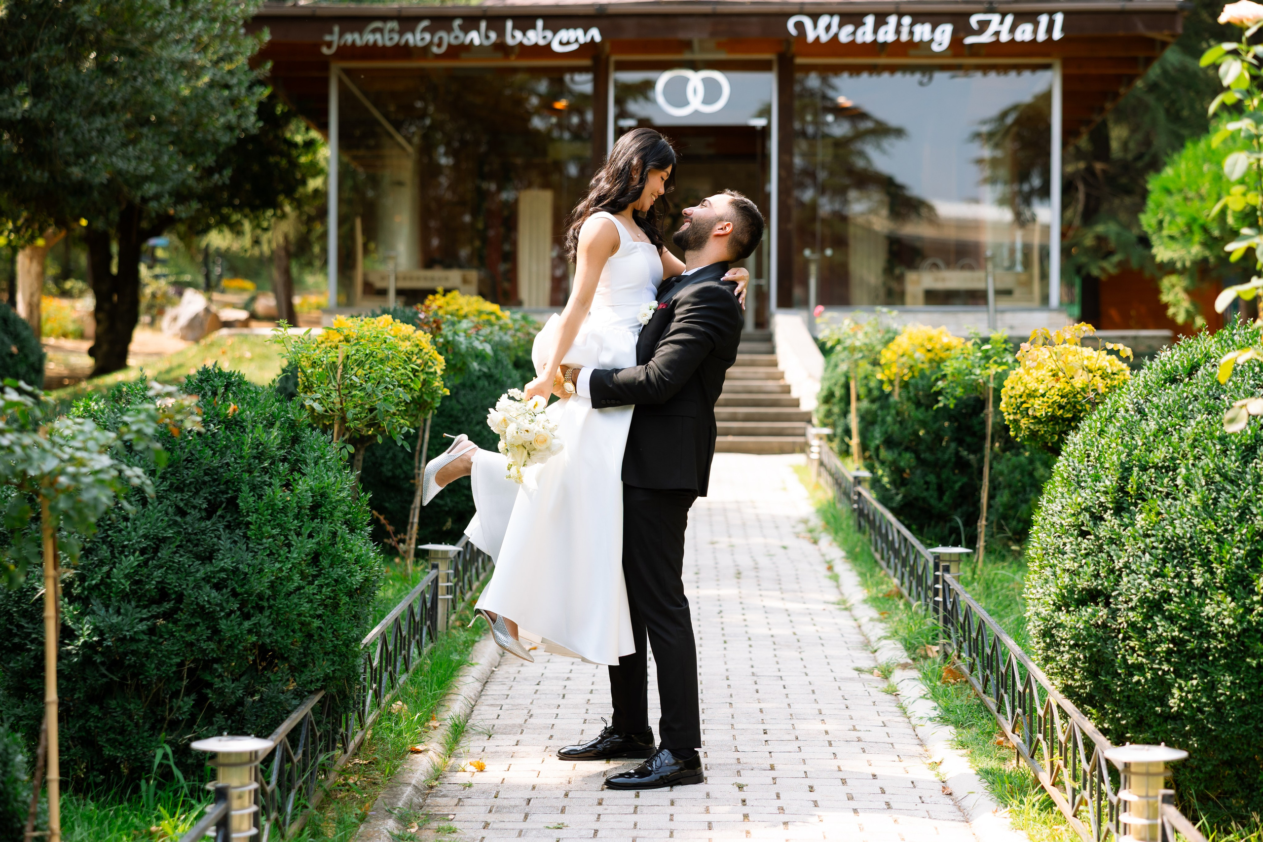 Sharing happy moments. Wedding photographer in Tbilisi Ioseb Mamniashvili
