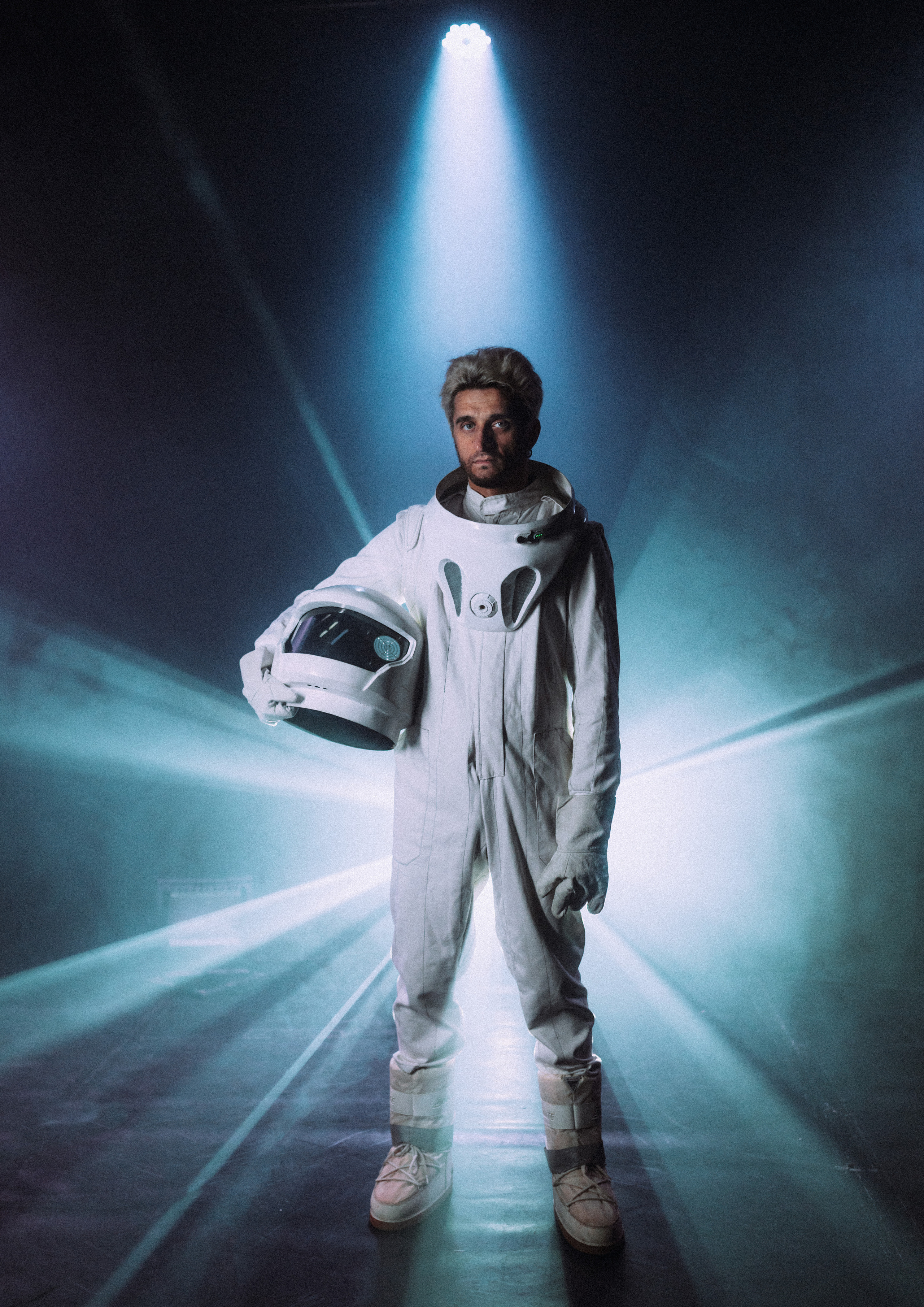 ПЕЛЕВИН РЕГЕНЕРАЦИЯ. Стрит-фотография, полная абсурда, идиотизма и красоты