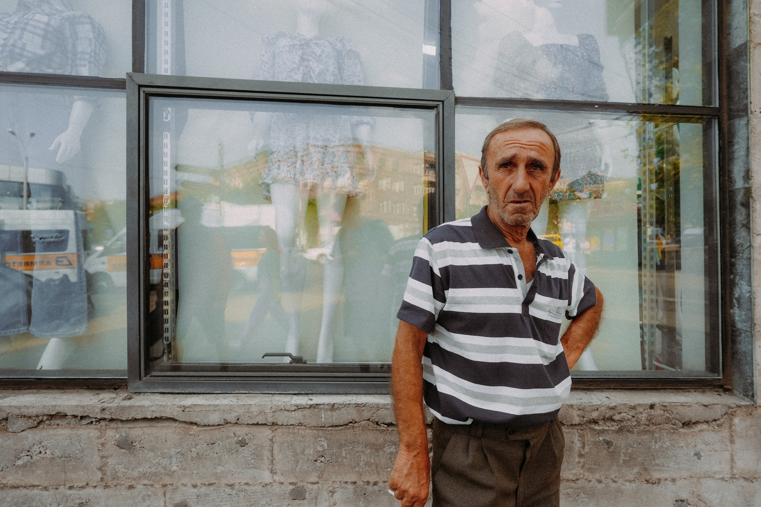 ЕРЕВАН. Стрит-фотография, полная абсурда, идиотизма и красоты