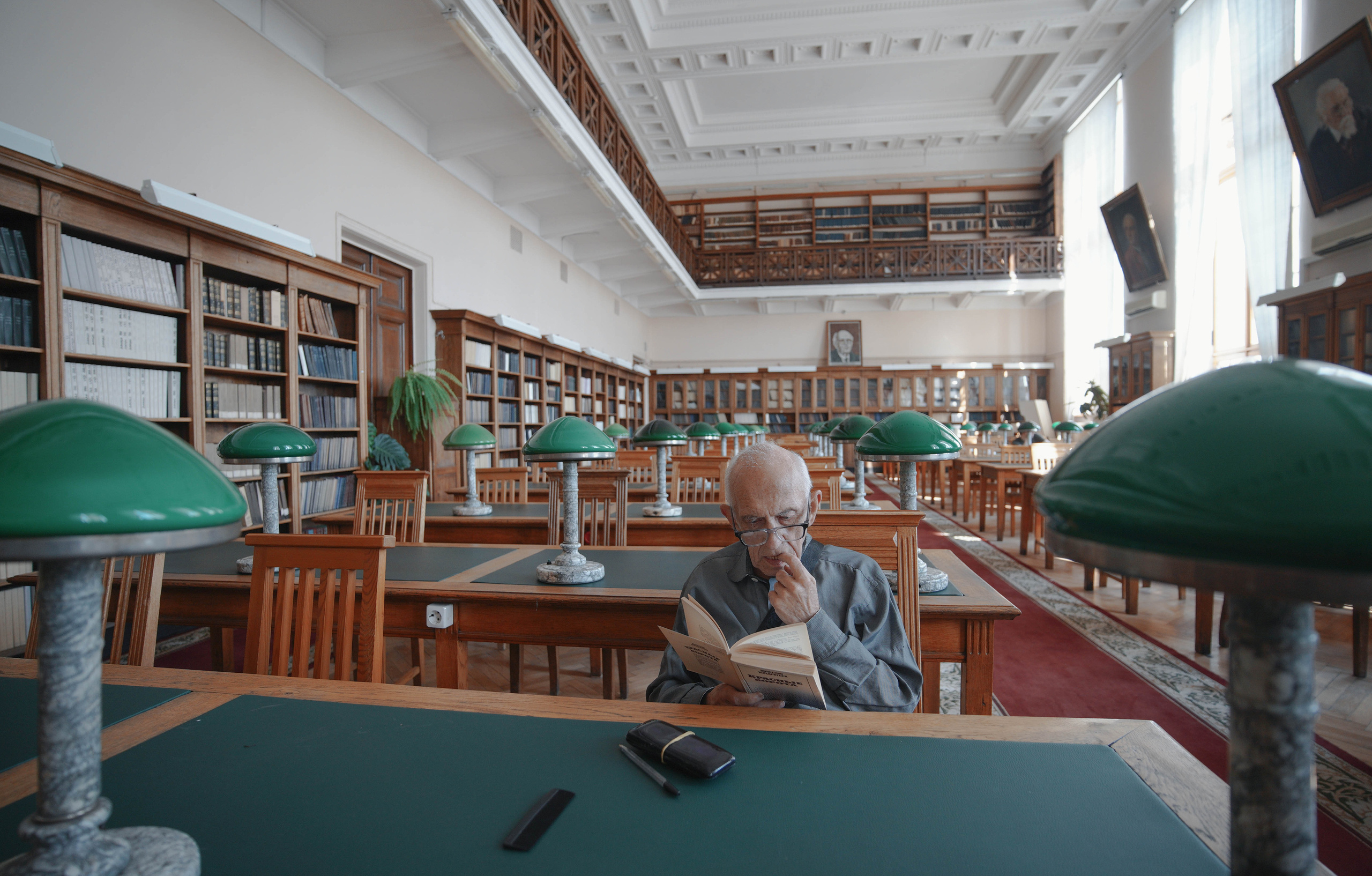 ЛИКИ НАУКИ. Стрит-фотография, полная абсурда, идиотизма и красоты
