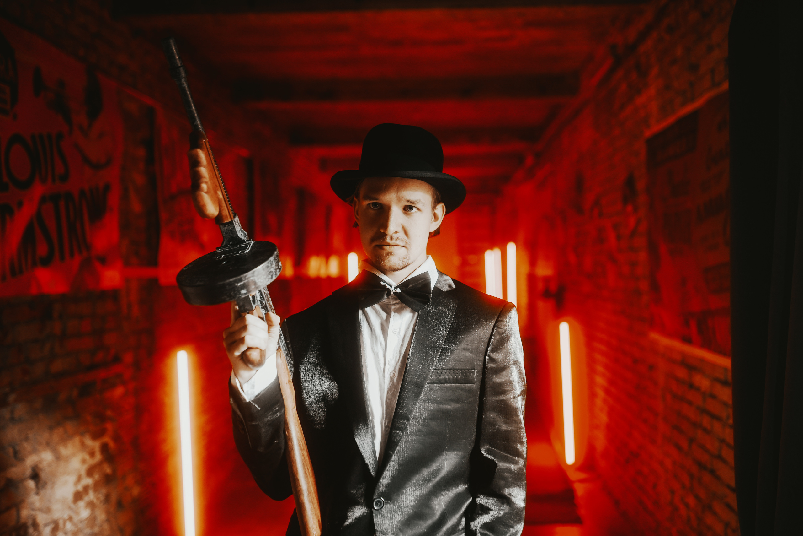 2023. Стрит-фотография, полная абсурда, идиотизма и красоты